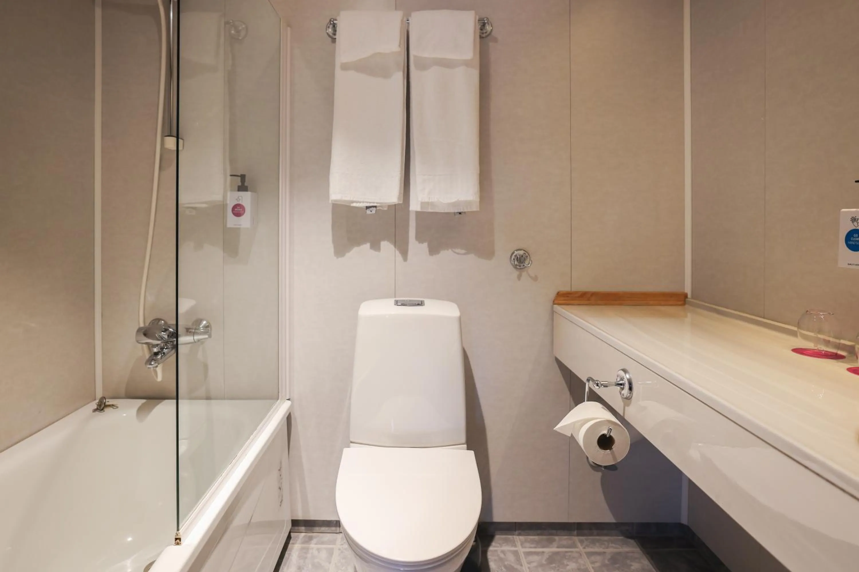 Bathroom in Quality Hotel Florø