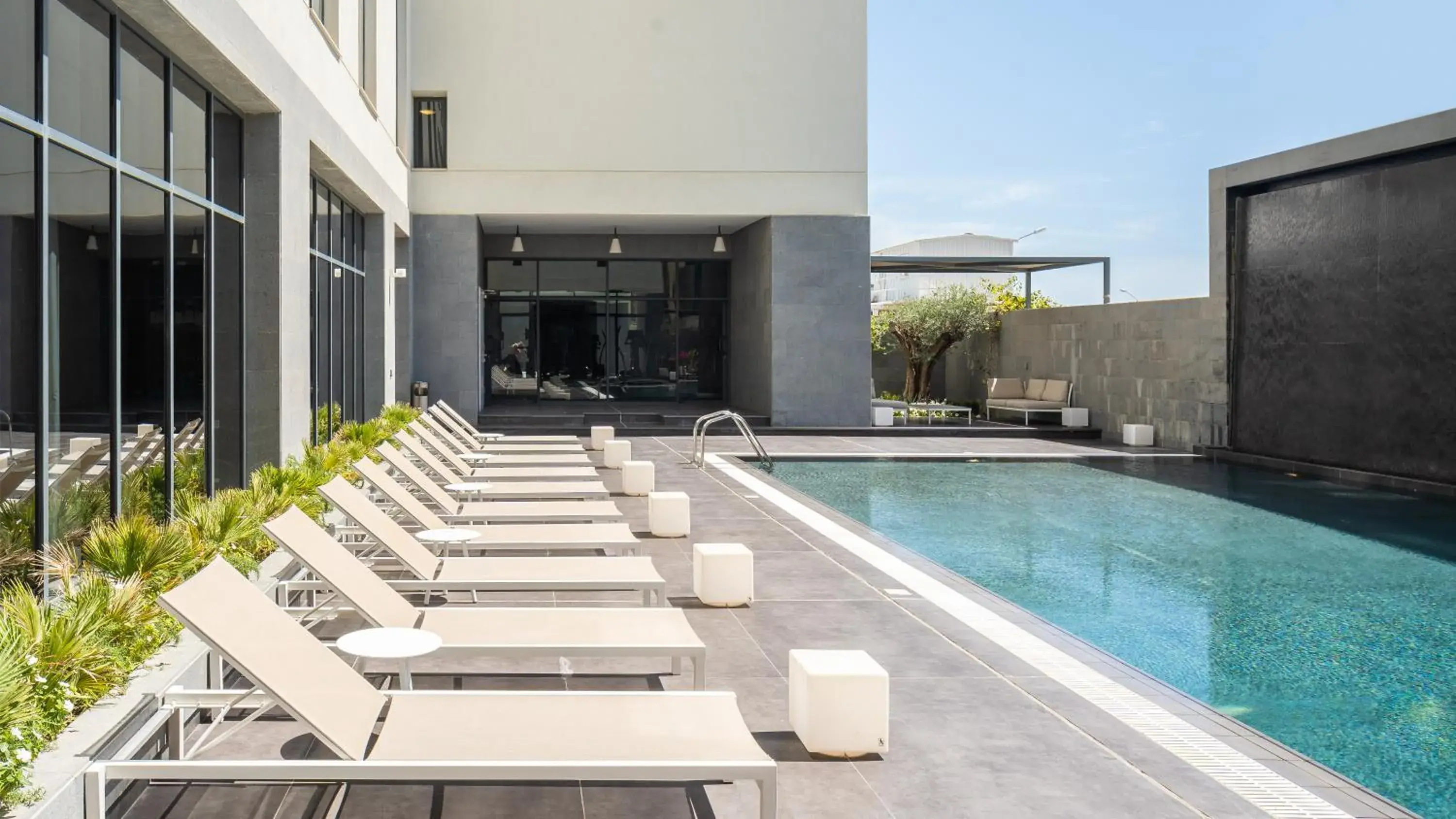 Swimming pool in Delta Hotel Apartments Swimming pool in Delta Hotel Apartments