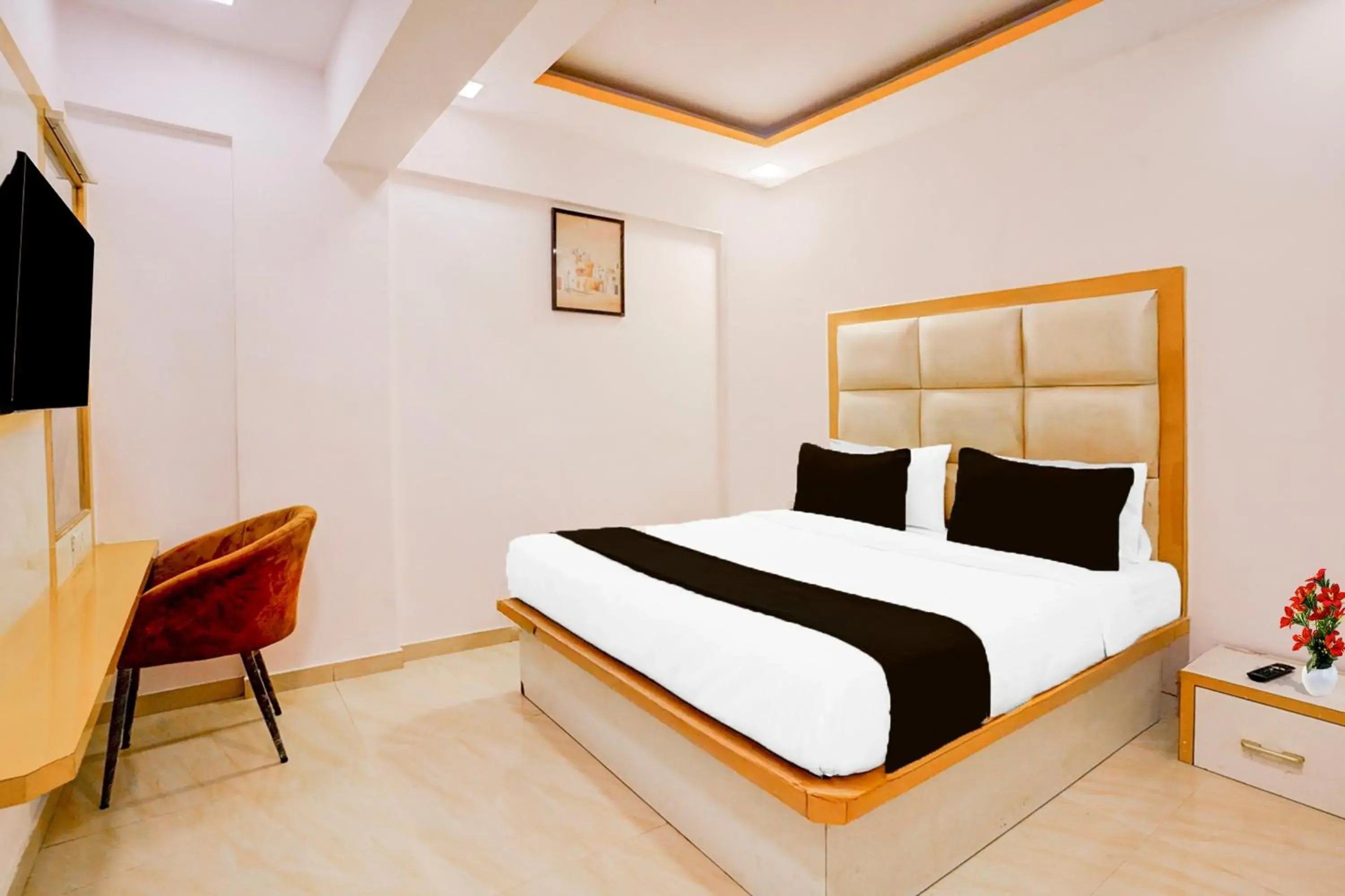 Bedroom, Bed in Collection O Andheri West Near KokilaBen Hospital Bedroom, Bed in Collection O Andheri West Near KokilaBen Hospital