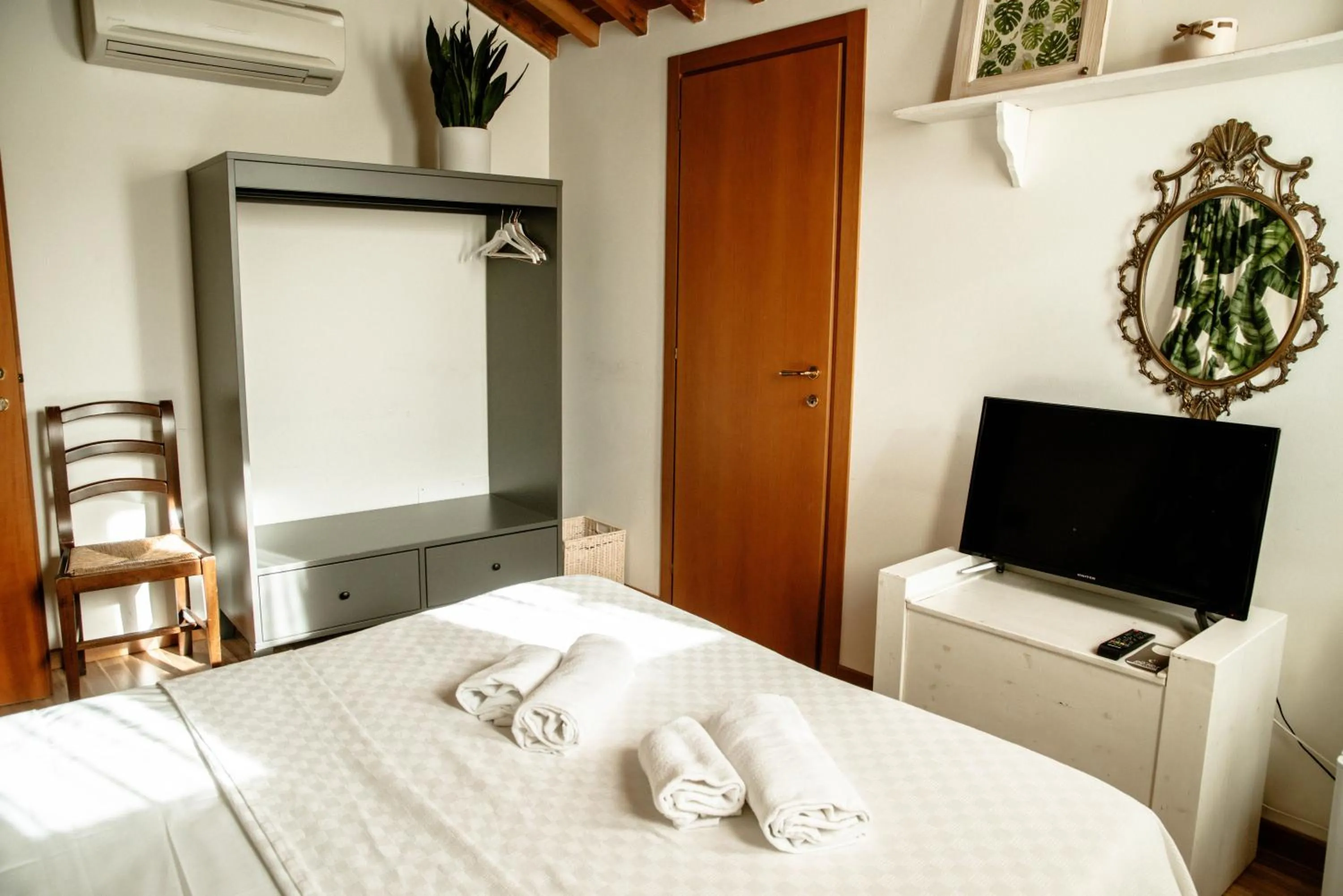 Bed in Pietra di Verona Residenza