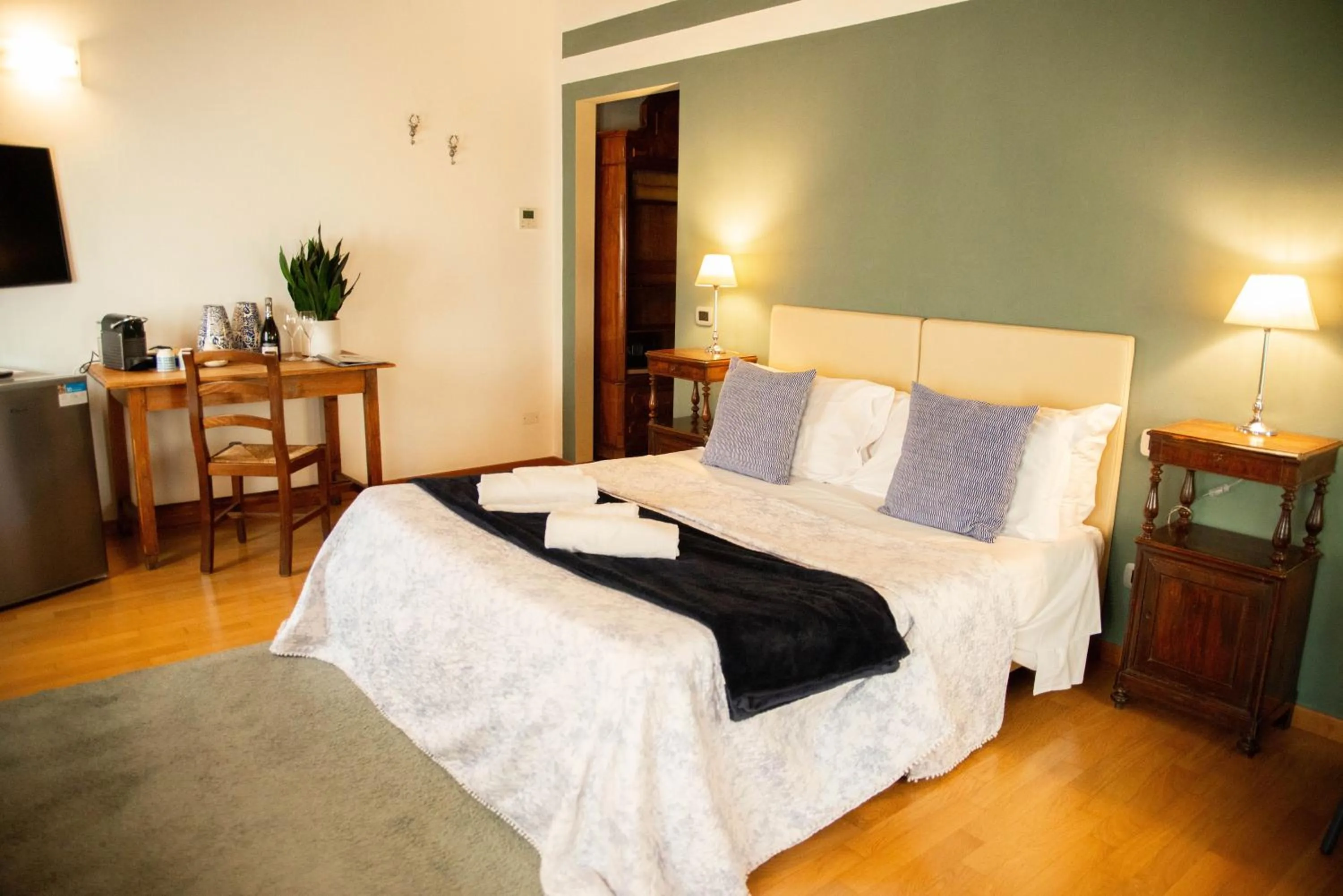 Bed in Pietra di Verona Residenza