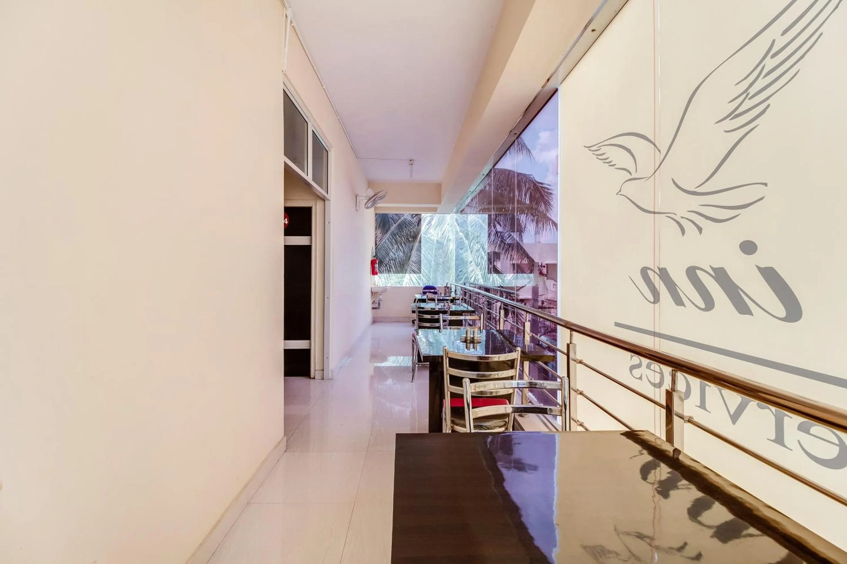 Restaurant/places to eat in Hotel O Aaira Inn