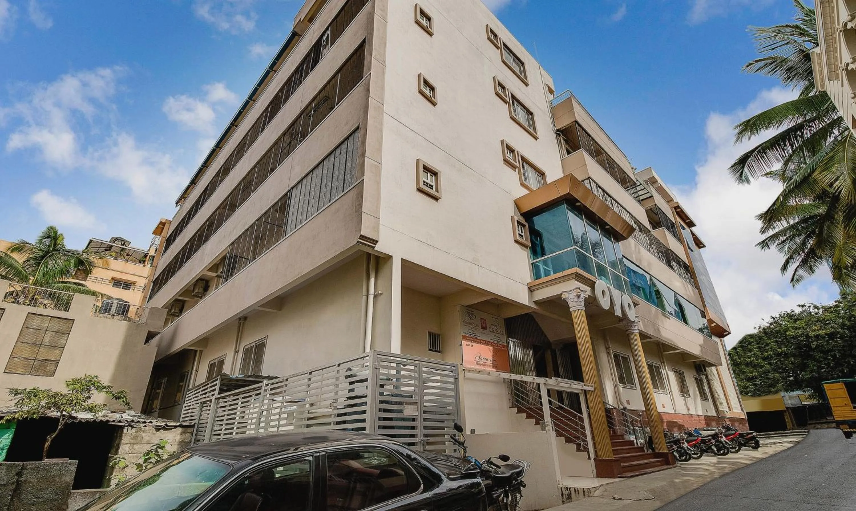 Facade/entrance in Hotel O Aaira Inn