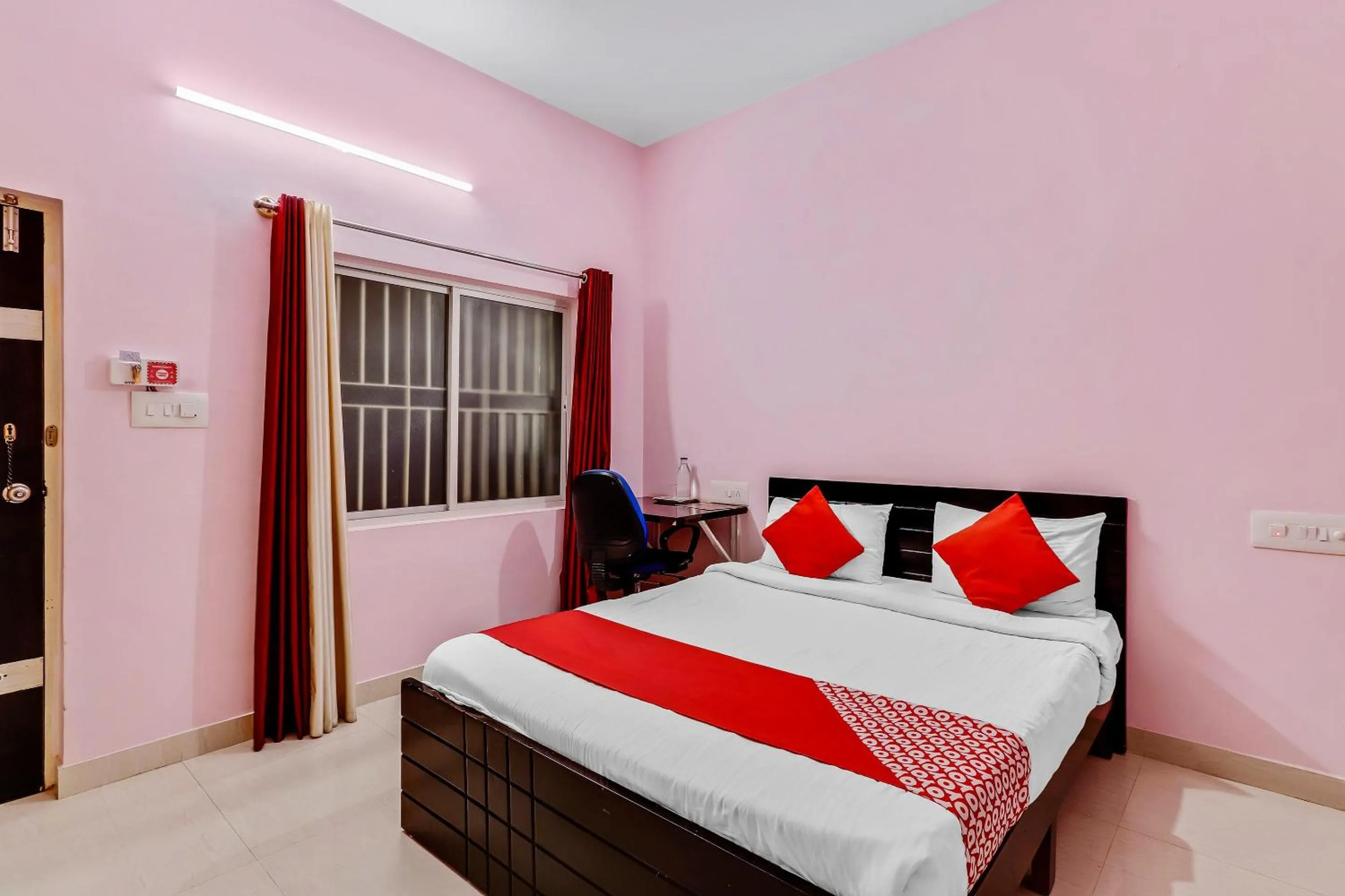 Bedroom, Bed in Hotel O Aaira Inn