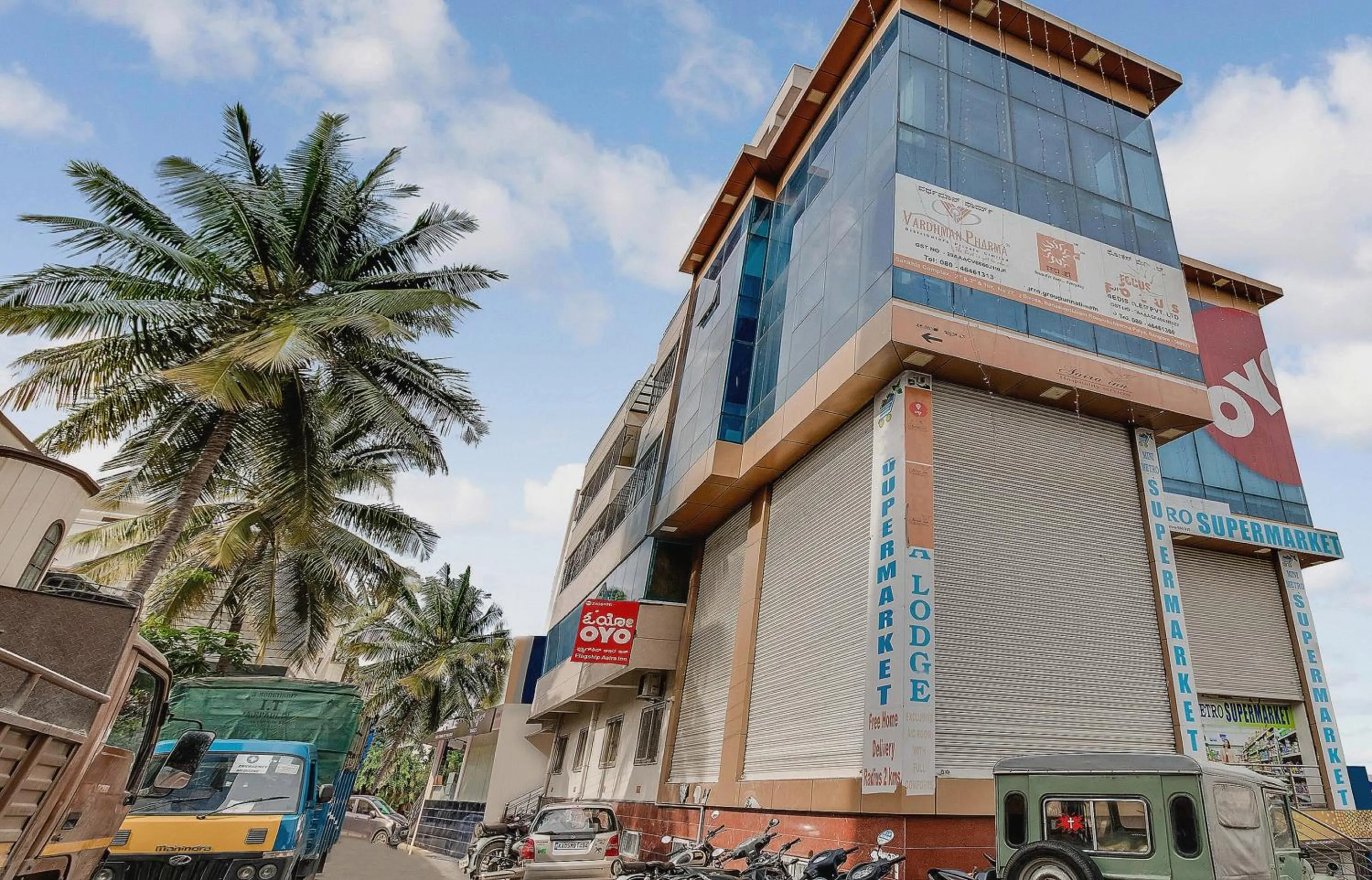 Facade/entrance in Hotel O Aaira Inn