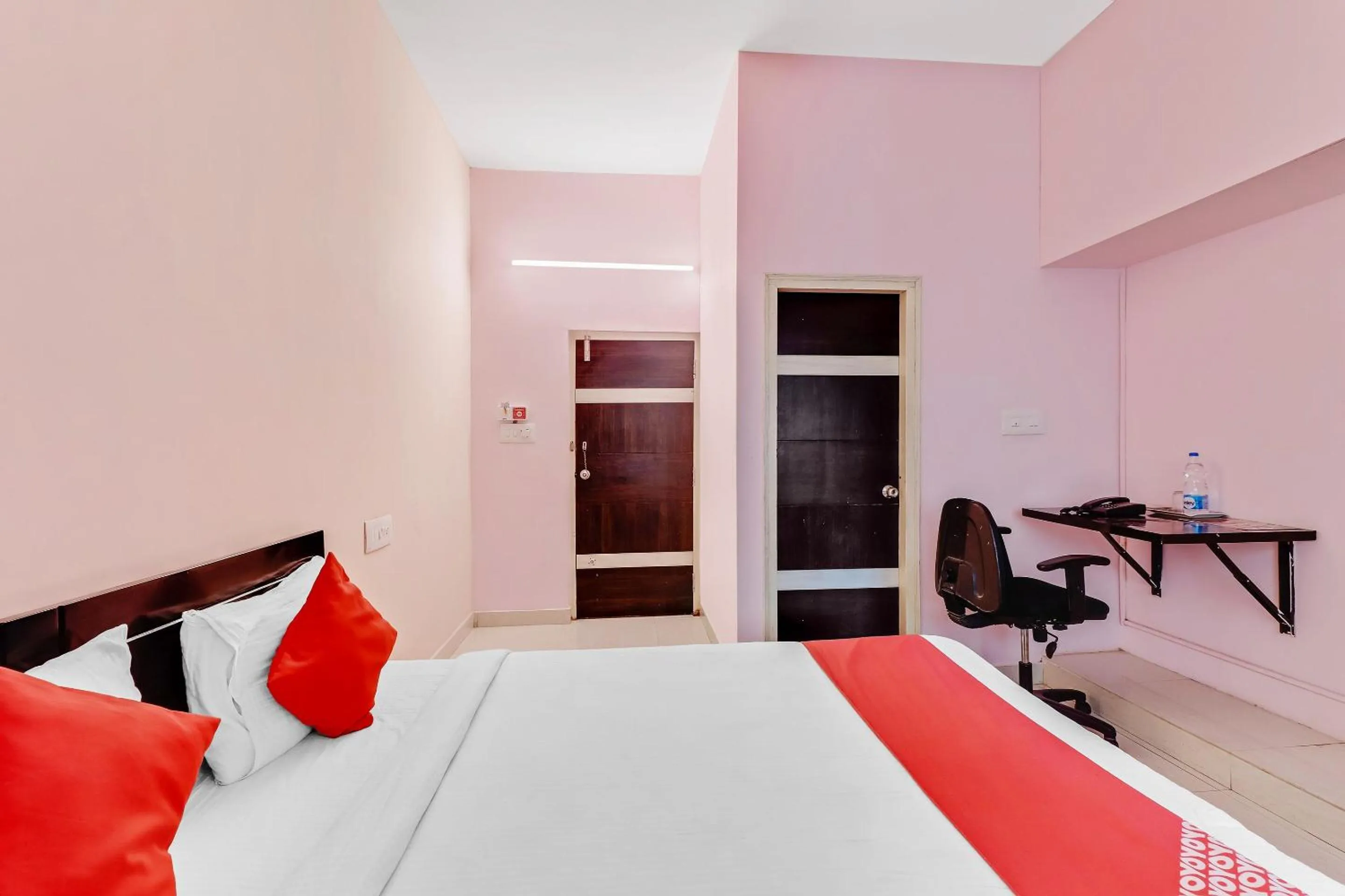 Bedroom, Bed in Hotel O Aaira Inn