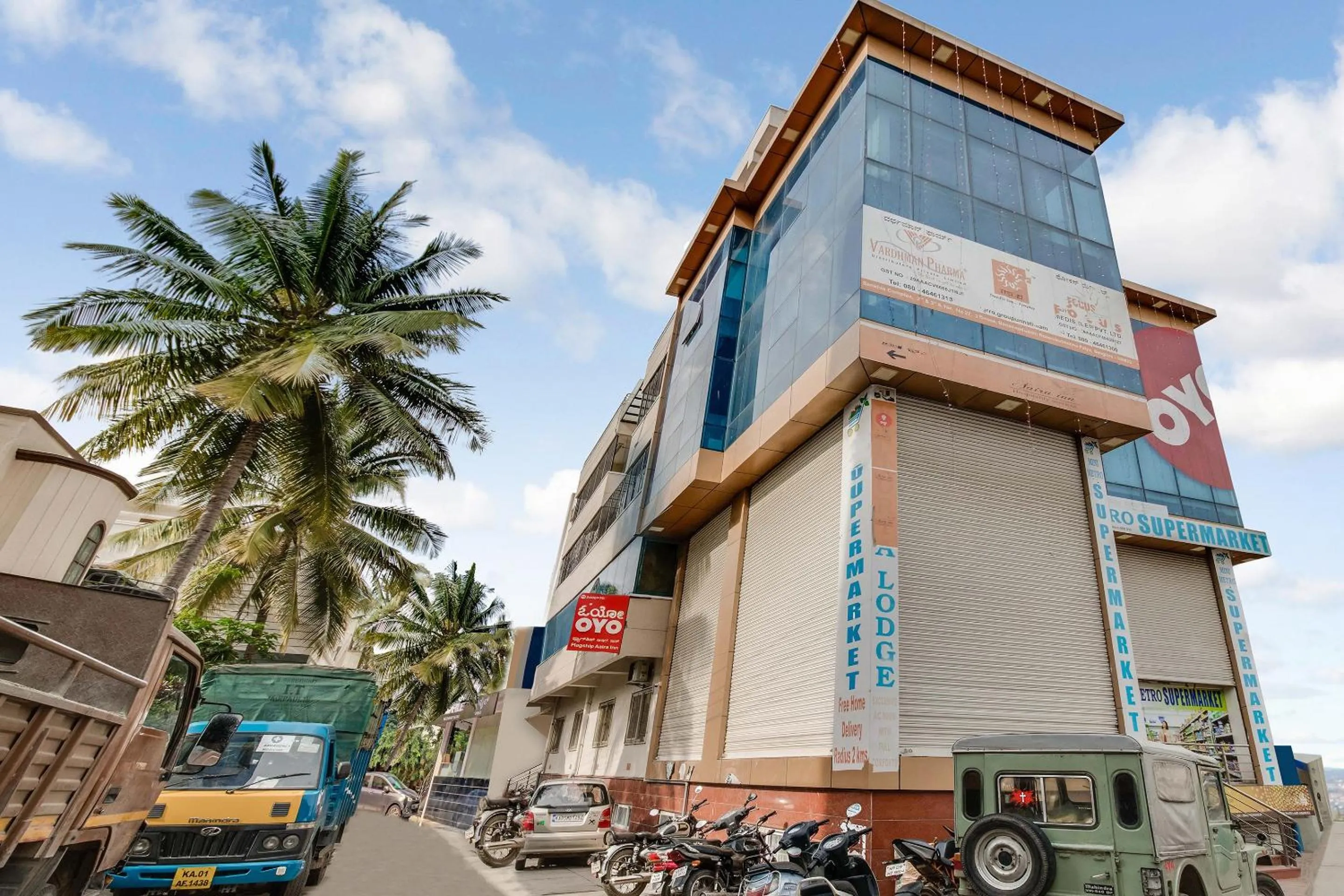 Facade/entrance in Hotel O Aaira Inn