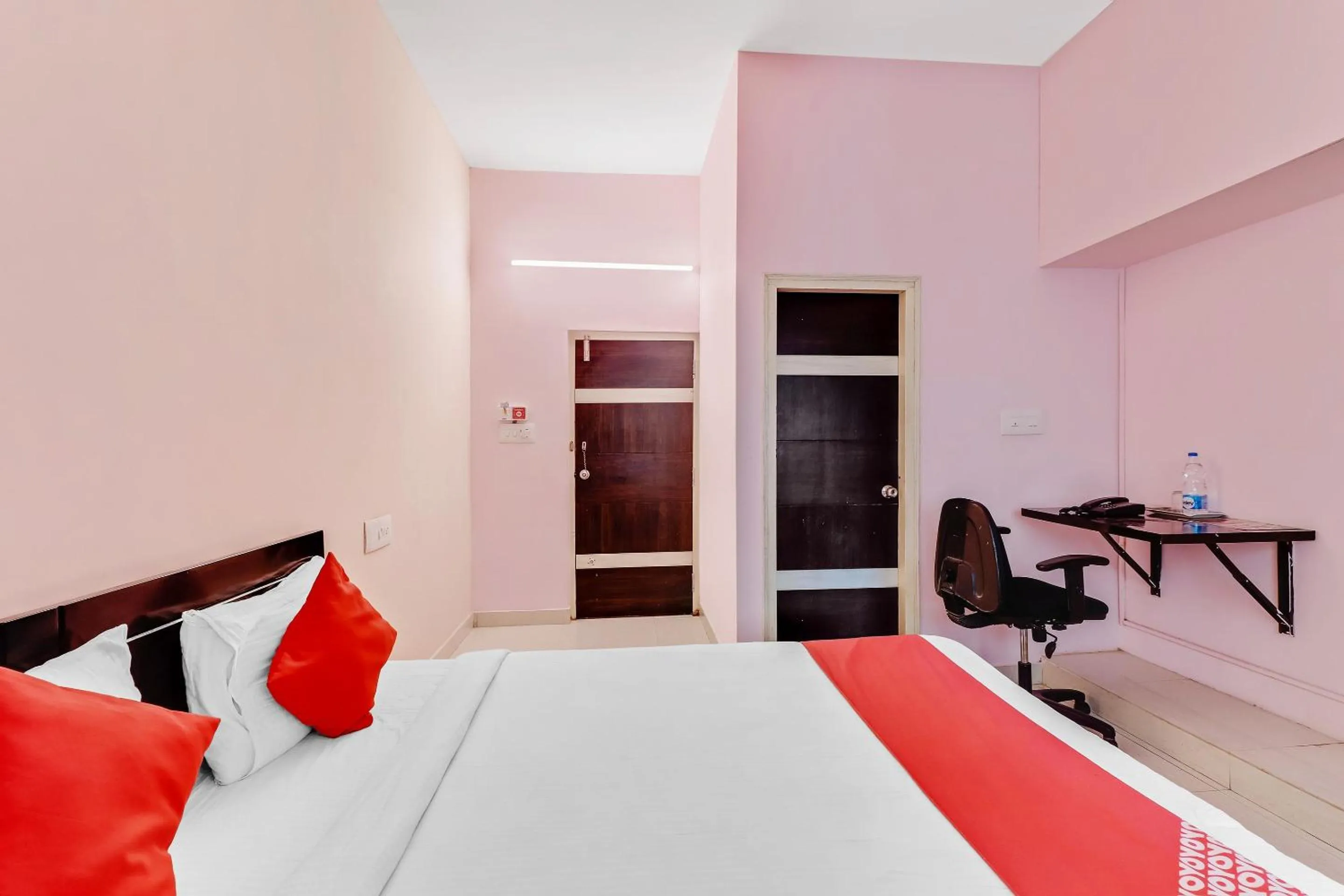 Bedroom, Bed in Hotel O Aaira Inn