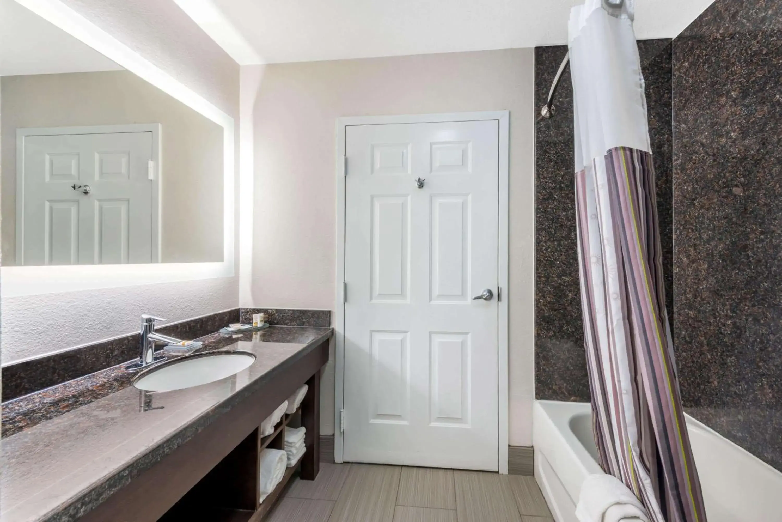 Deluxe King Suite with Bathtub - Mobility/Hearing Accessible - Non-Smoking in La Quinta by Wyndham Orange Deluxe King Suite with Bathtub - Mobility/Hearing Accessible - Non-Smoking in La Quinta by Wyndham Orange