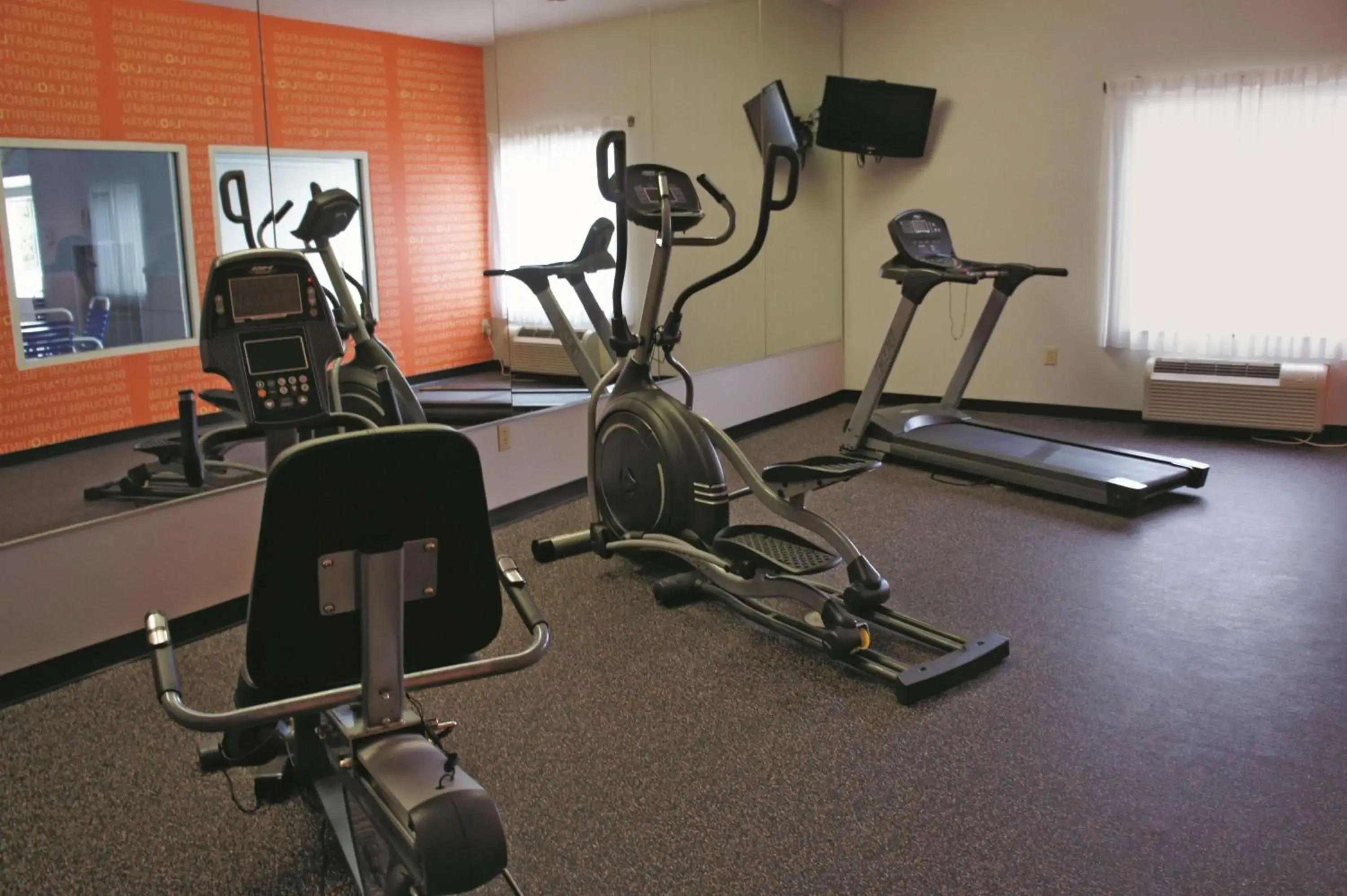 Fitness centre/facilities in La Quinta by Wyndham Orange Fitness centre/facilities in La Quinta by Wyndham Orange