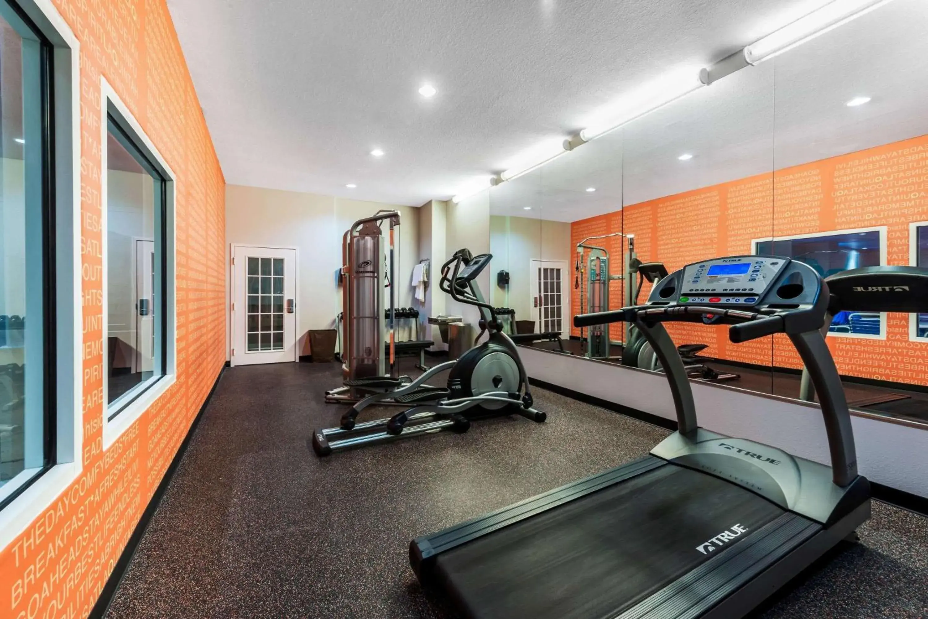 Fitness centre/facilities in La Quinta by Wyndham Orange Fitness centre/facilities in La Quinta by Wyndham Orange