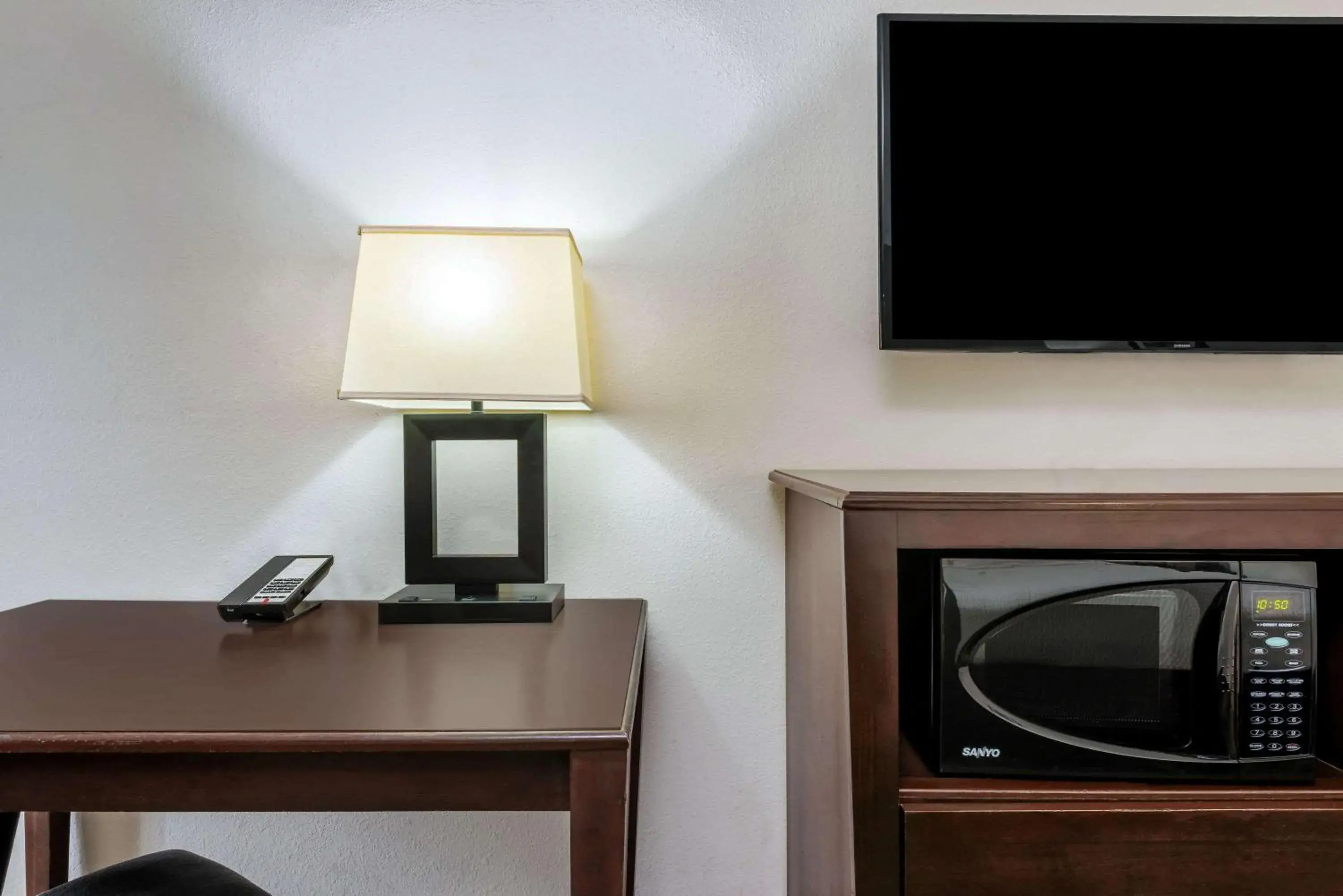 Photo of the whole room in La Quinta by Wyndham Orange Photo of the whole room in La Quinta by Wyndham Orange