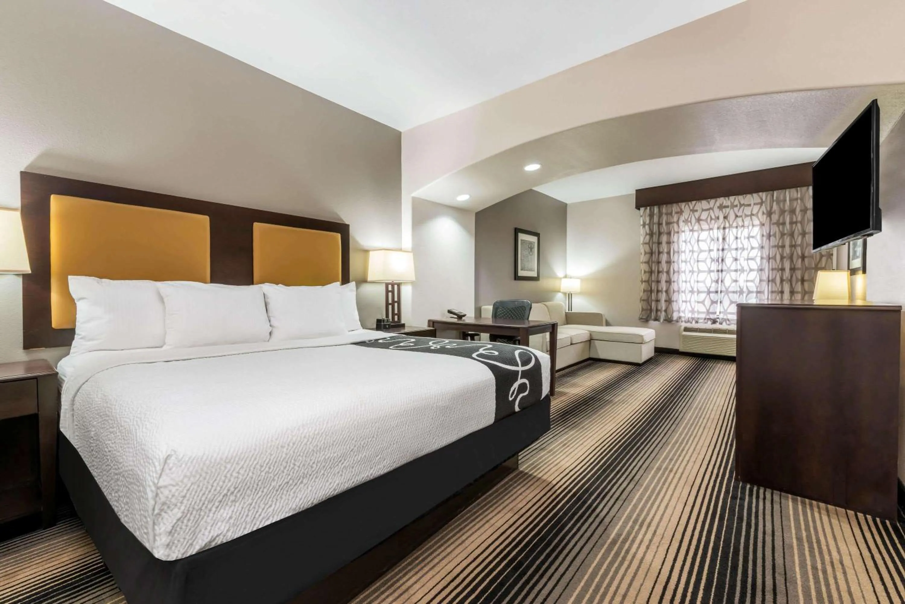 Photo of the whole room, Bed in La Quinta by Wyndham Orange