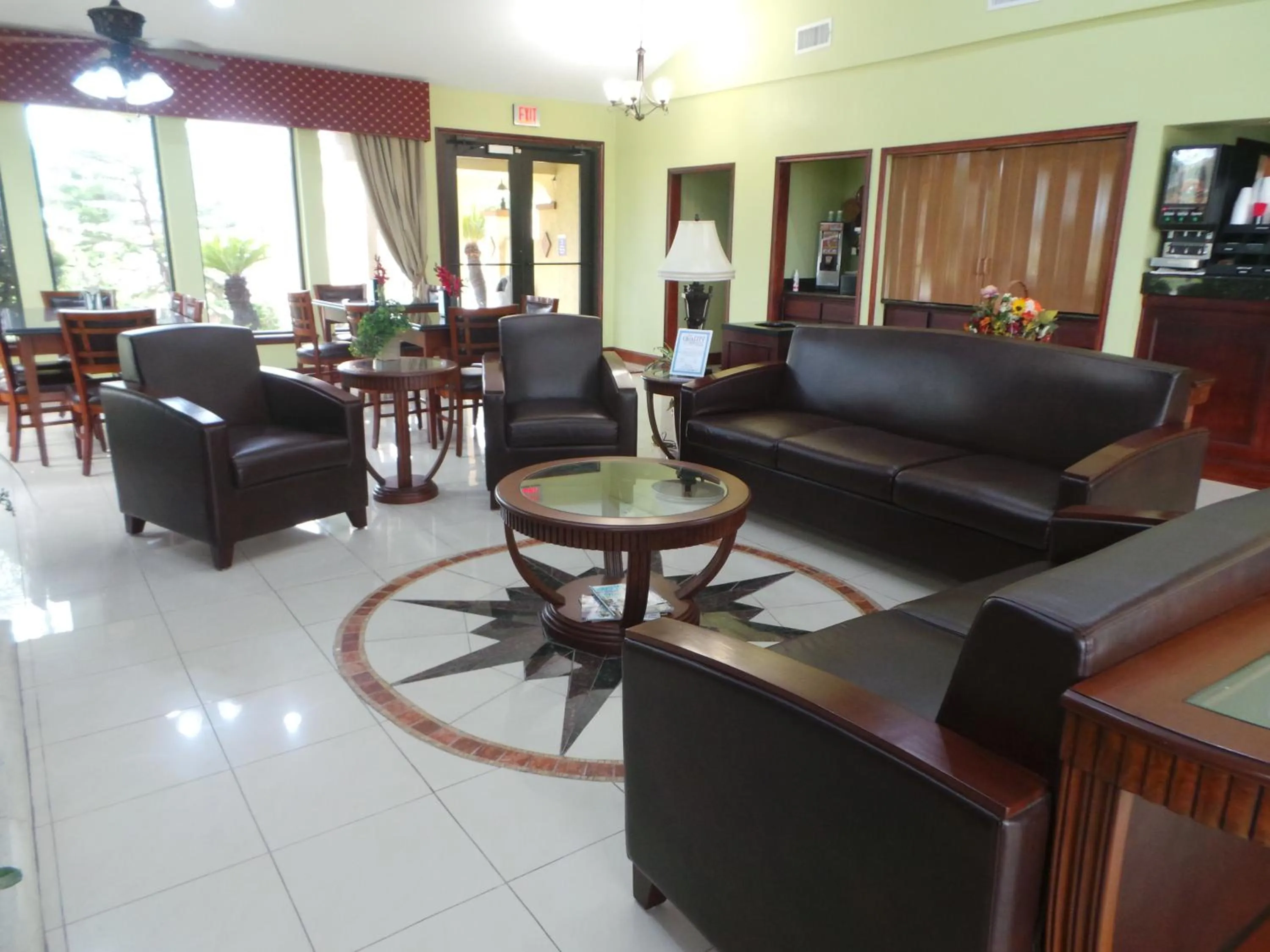 Living room in Americas Best Value Inn & Suites-Alvin/Houston