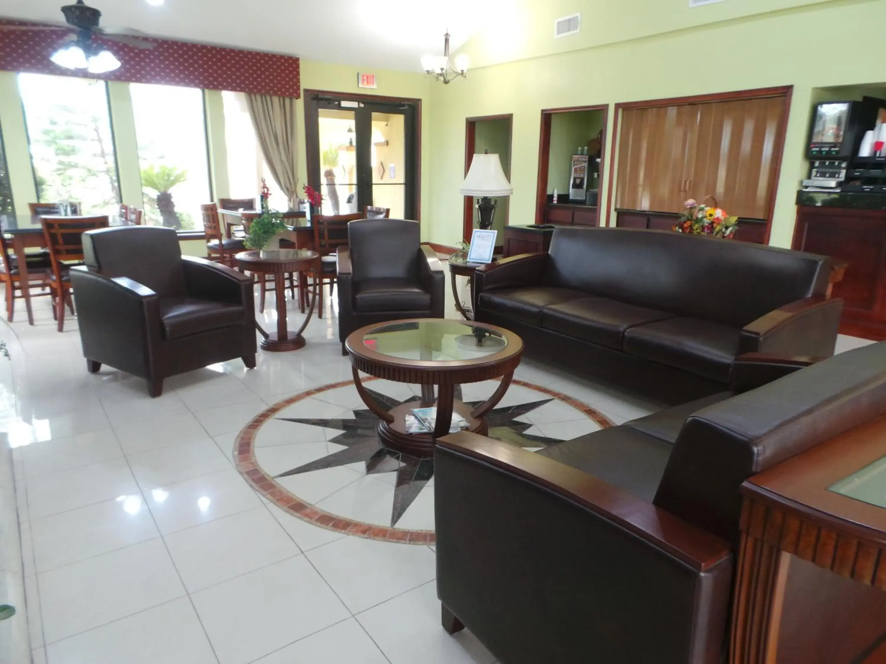 Living room in Americas Best Value Inn & Suites-Alvin/Houston Living room in Americas Best Value Inn & Suites-Alvin/Houston