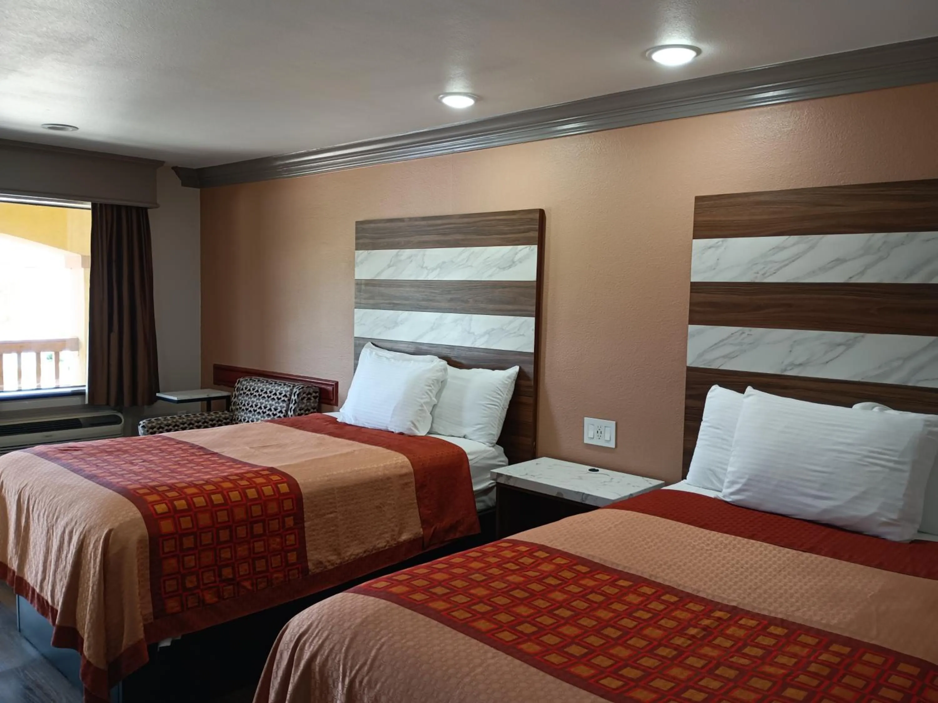 Bed in Americas Best Value Inn & Suites-Alvin/Houston