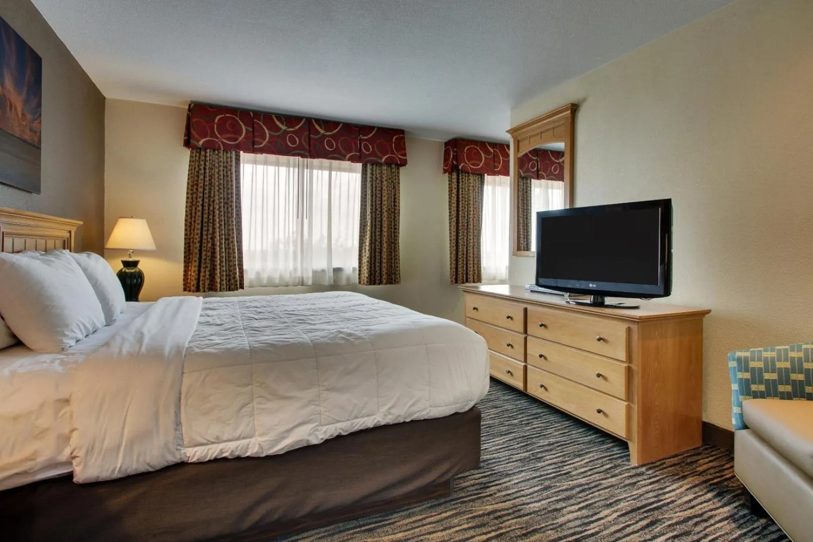 Bed in EverSpring Inn & Suites