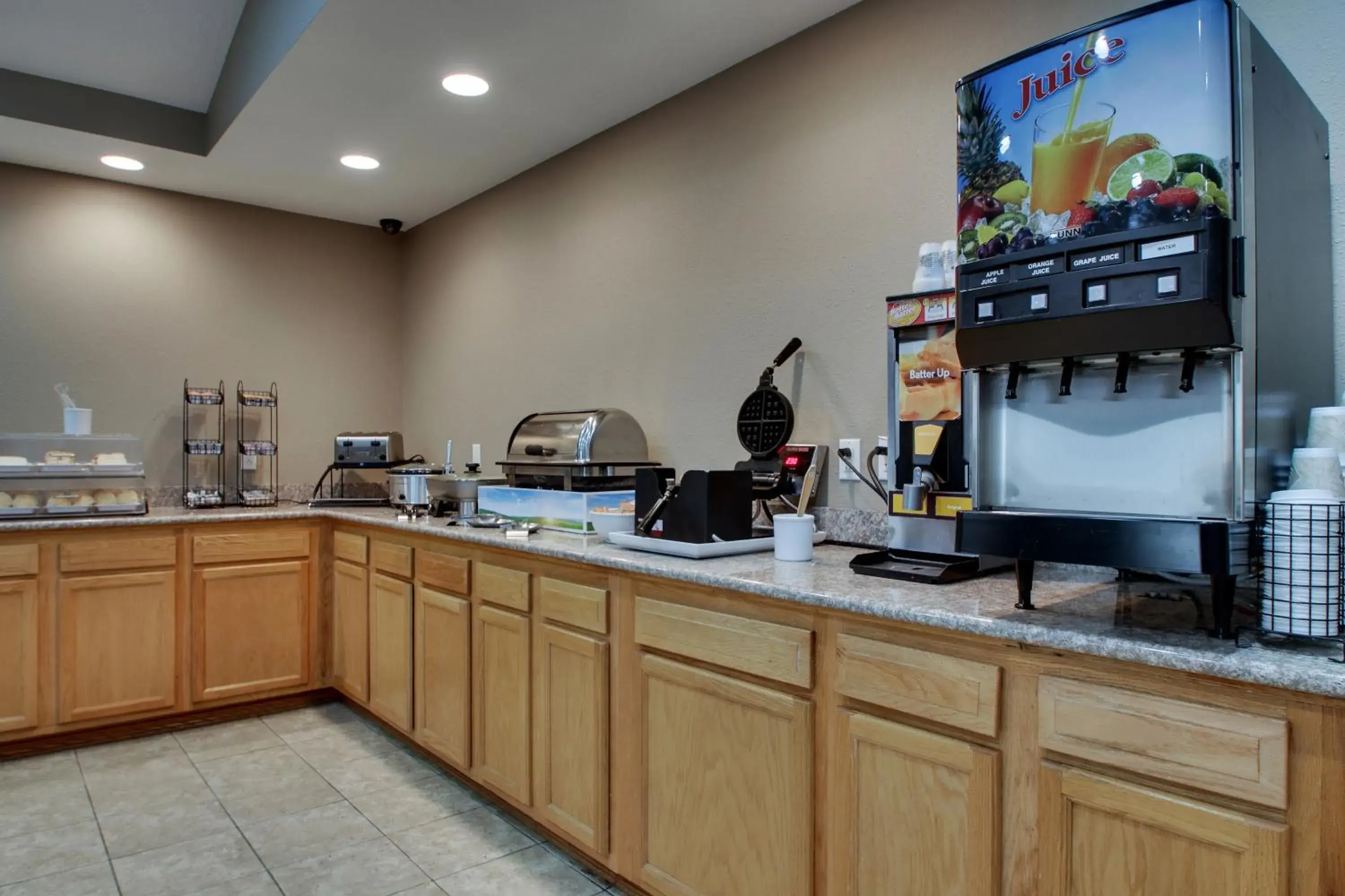 Breakfast in EverSpring Inn & Suites Breakfast in EverSpring Inn & Suites