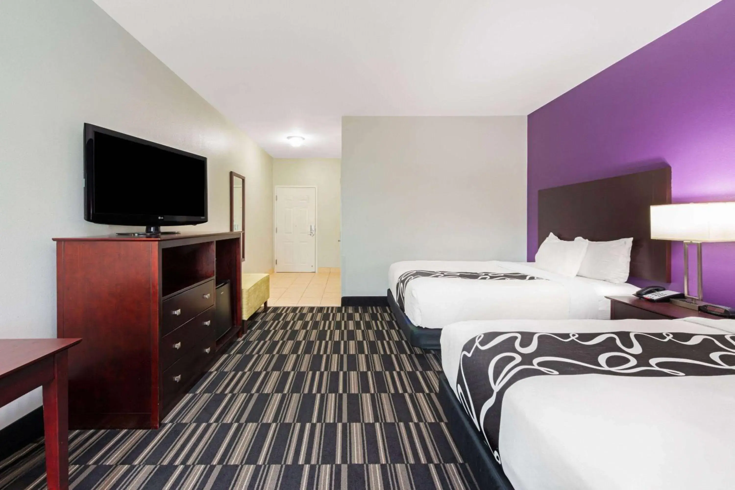 Photo of the whole room, Bed in La Quinta by Wyndham Bridge City-Orange Photo of the whole room, Bed in La Quinta by Wyndham Bridge City-Orange