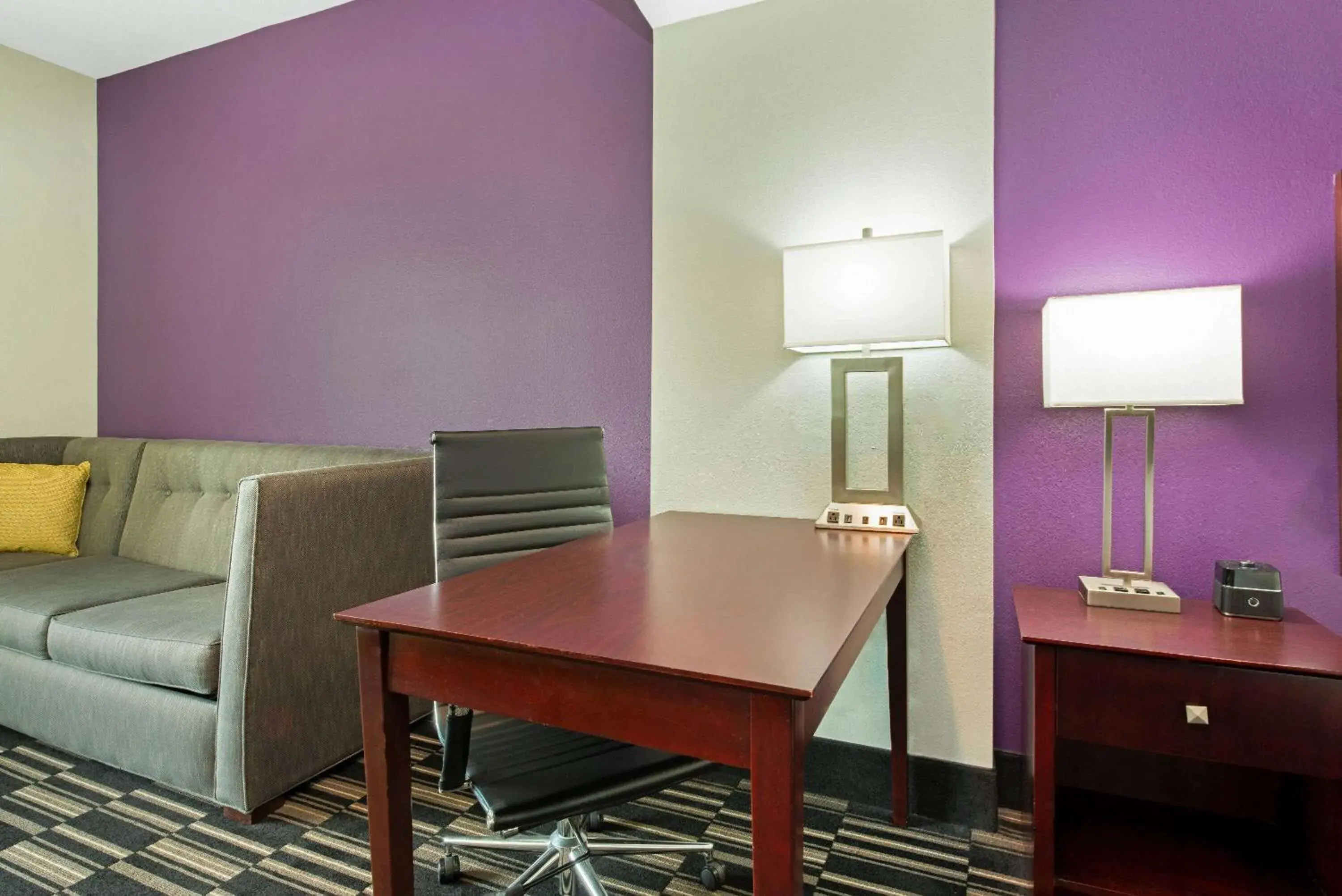 Photo of the whole room in La Quinta by Wyndham Bridge City-Orange Photo of the whole room in La Quinta by Wyndham Bridge City-Orange