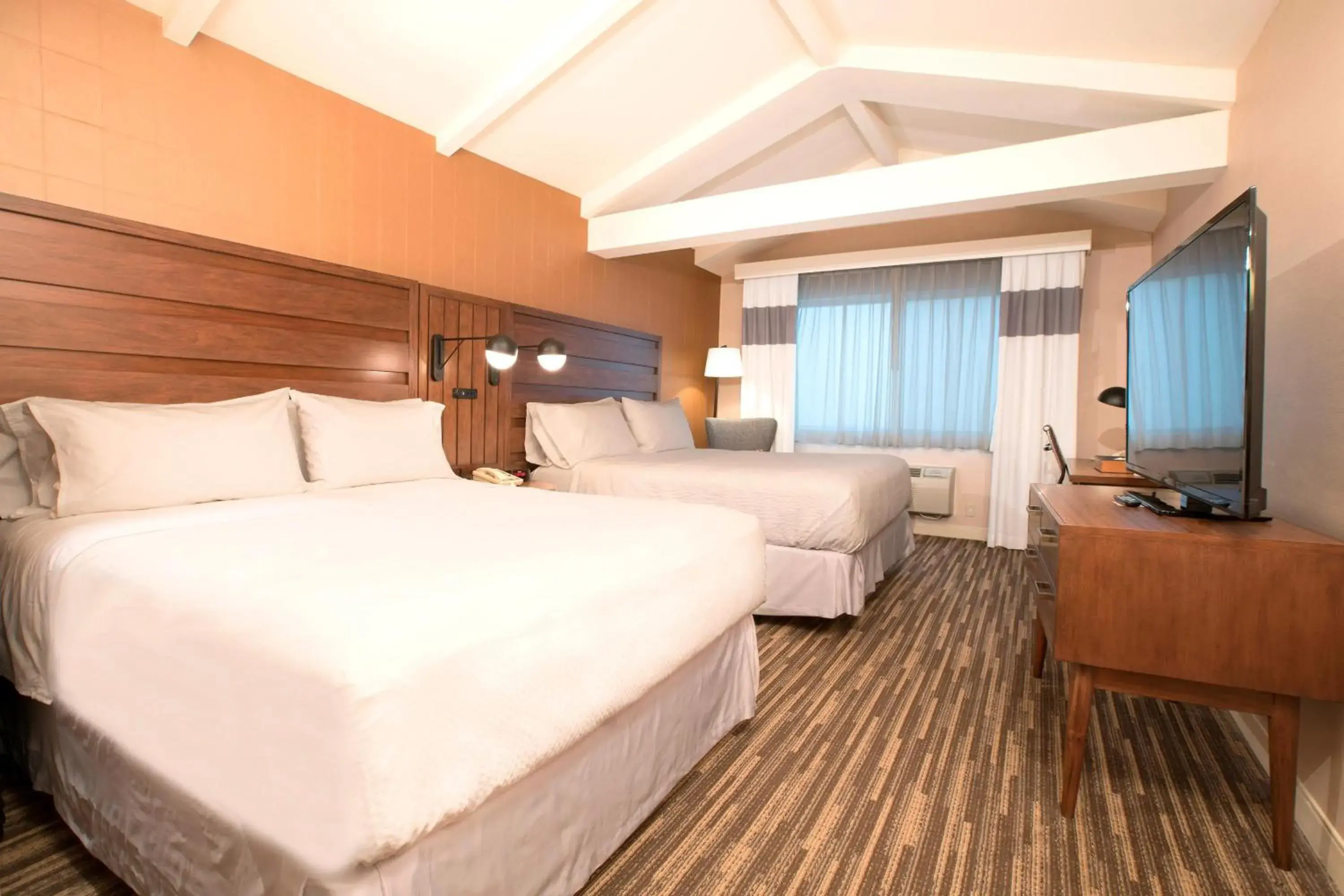 Double Room in Four Points by Sheraton Melville Long Island Double Room in Four Points by Sheraton Melville Long Island