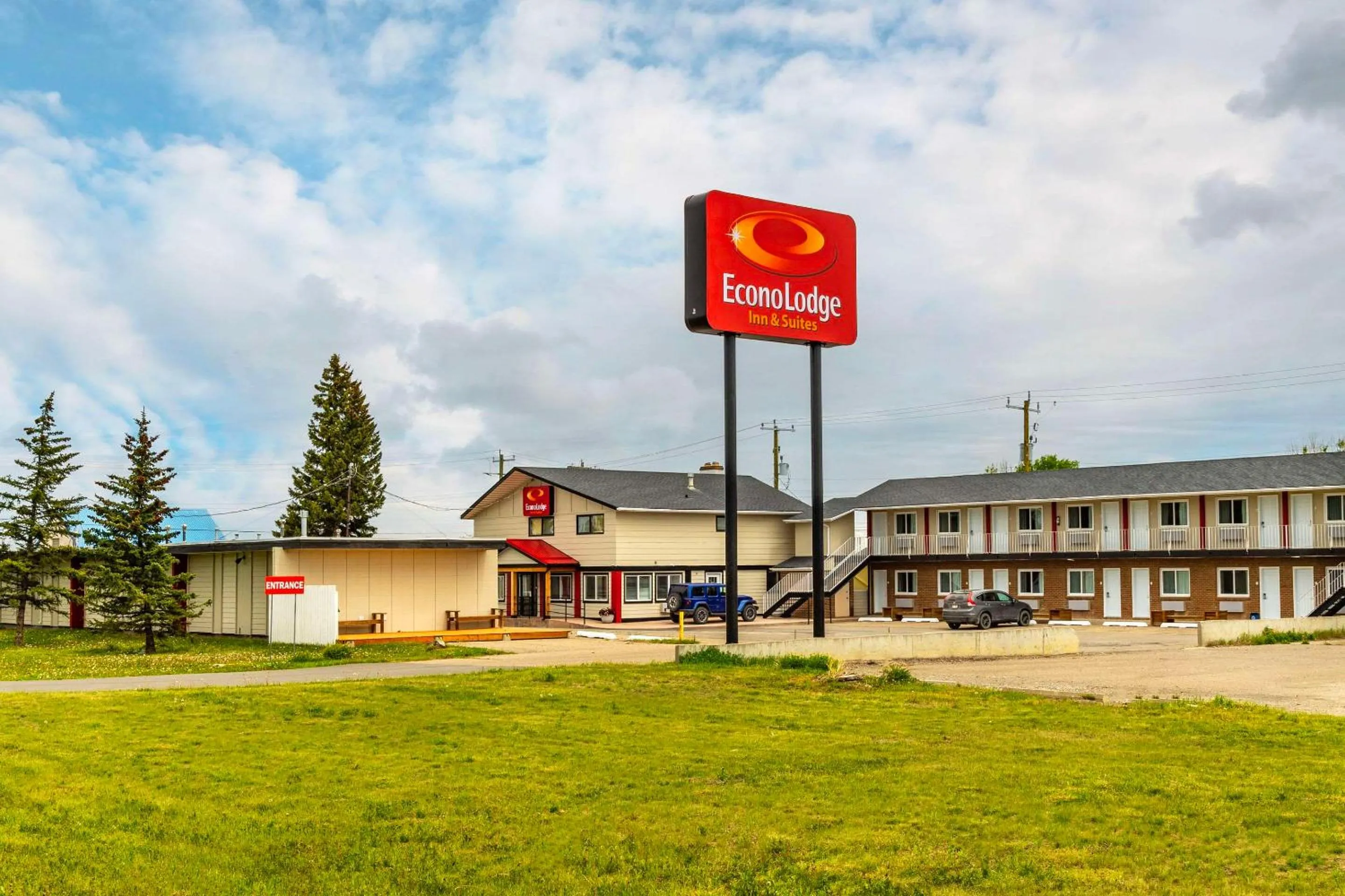Property building in Econo Lodge Inn & Suites
