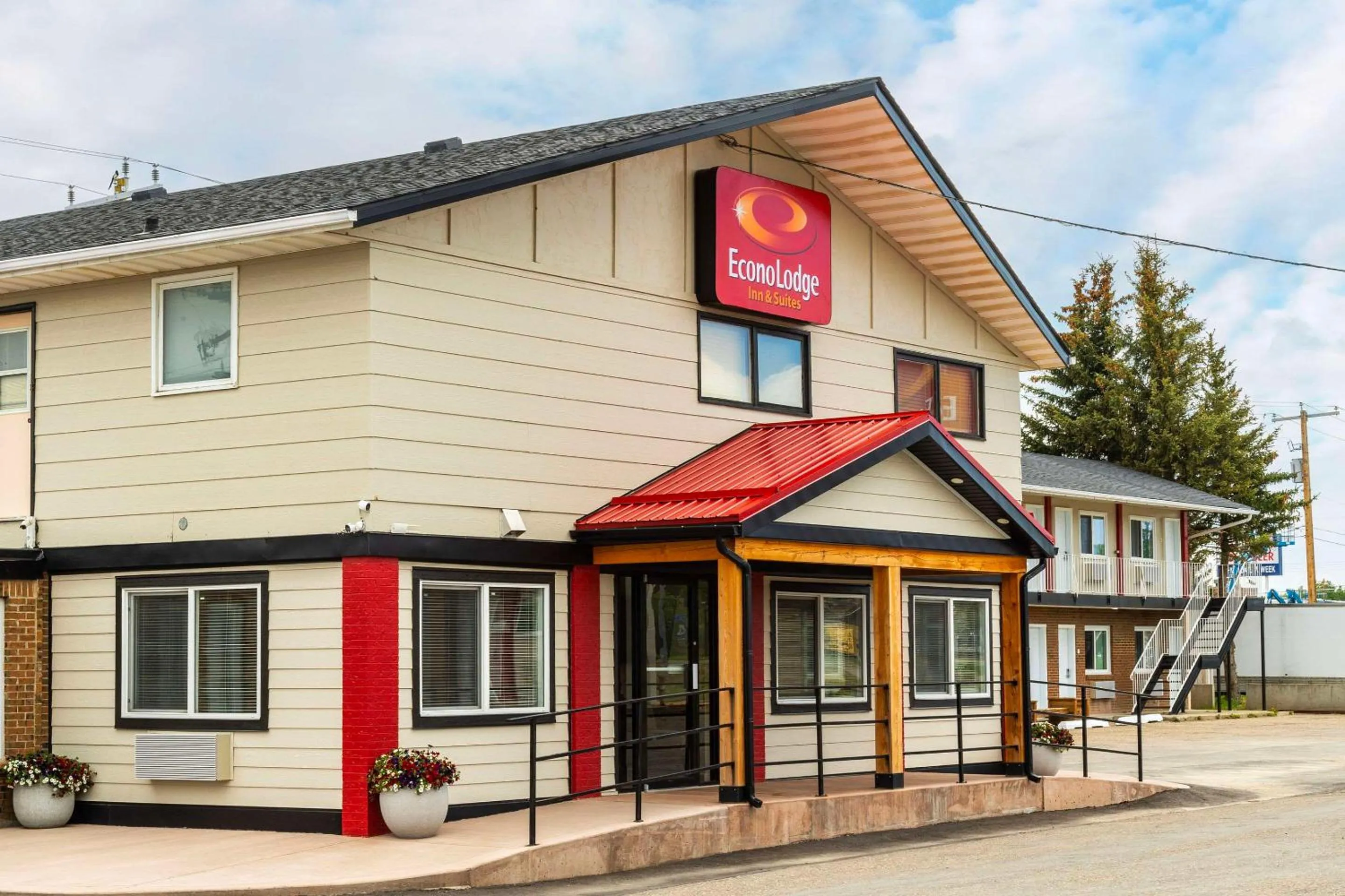 Property building in Econo Lodge Inn & Suites