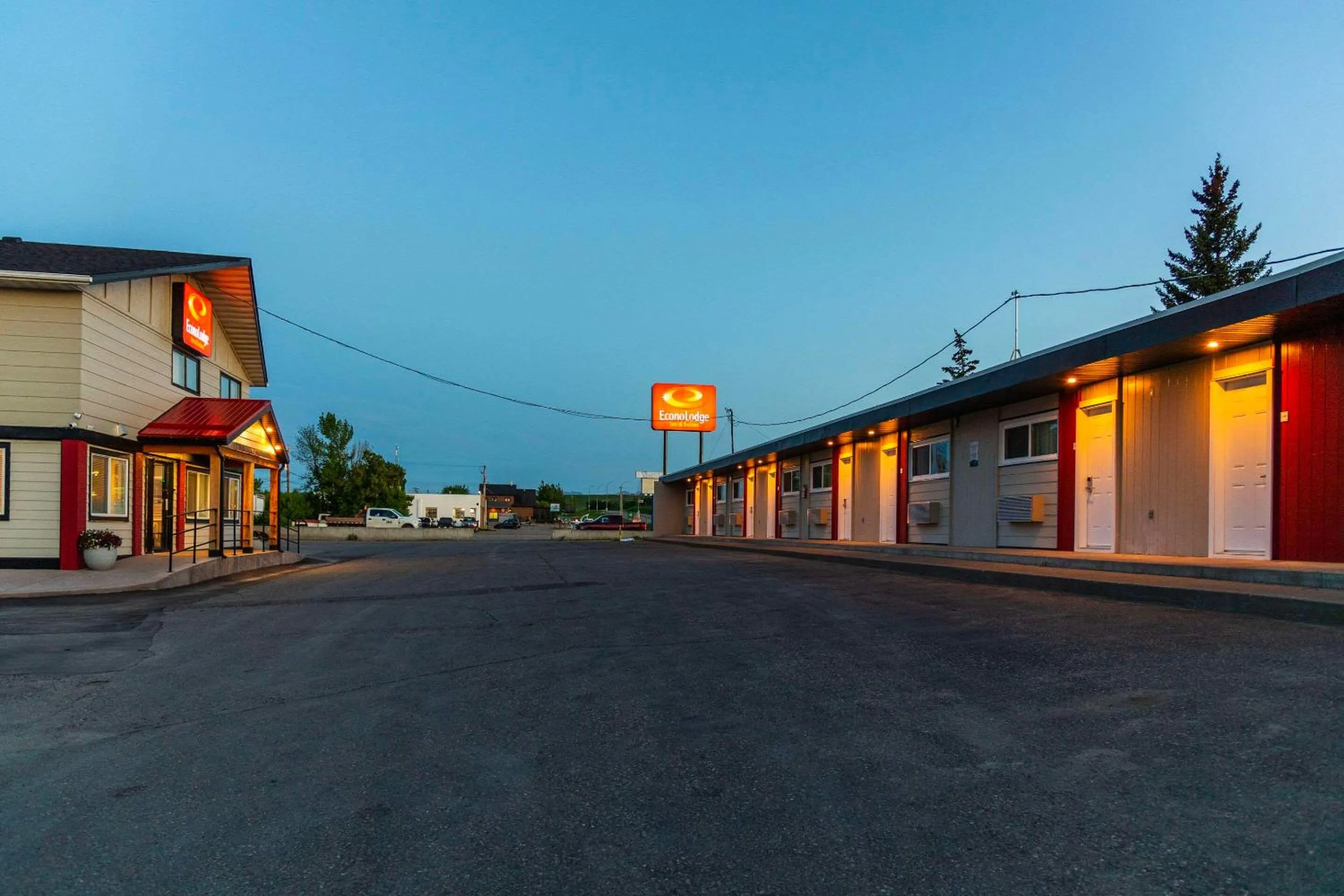 Property building in Econo Lodge Inn & Suites