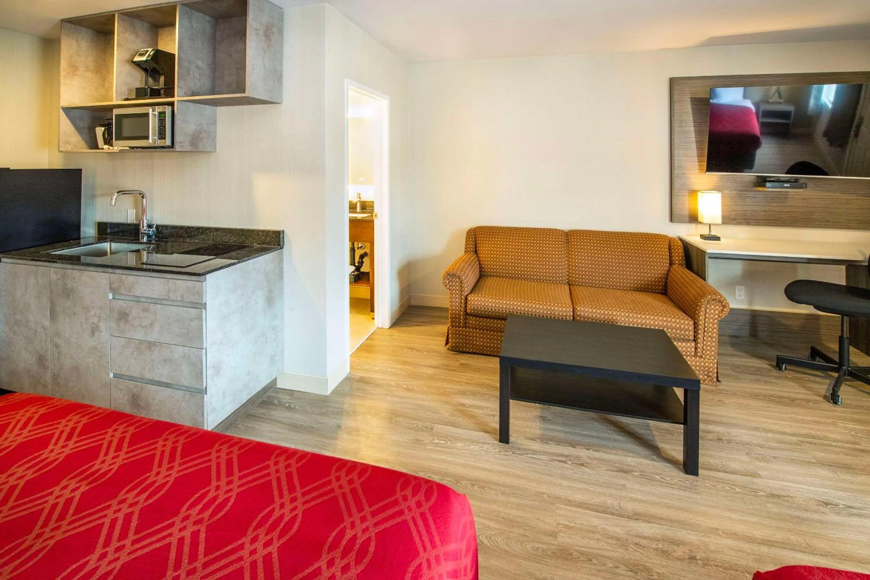 Bedroom in Econo Lodge Inn & Suites