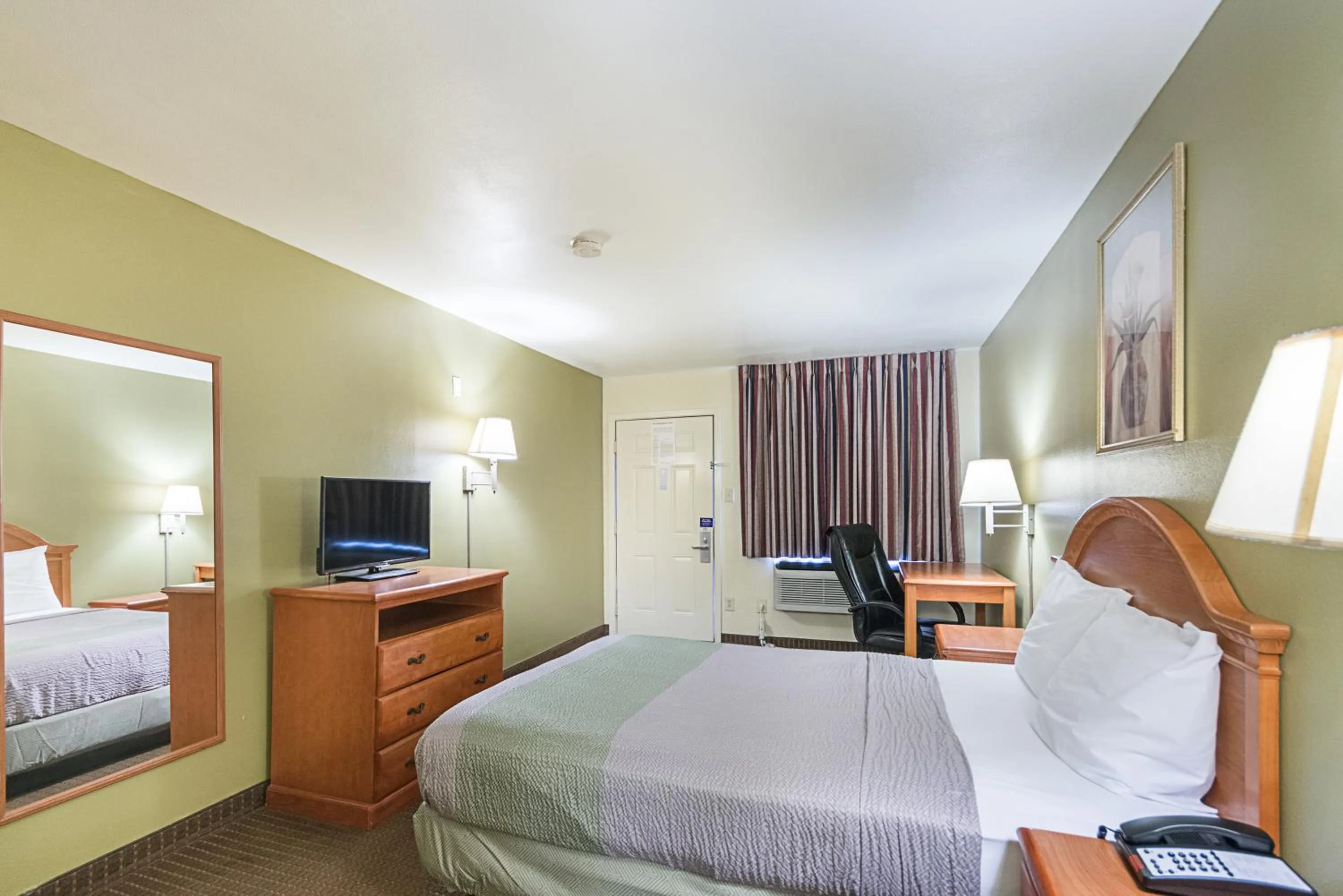 Bedroom, Bed in Motel 6-Livingston, TX