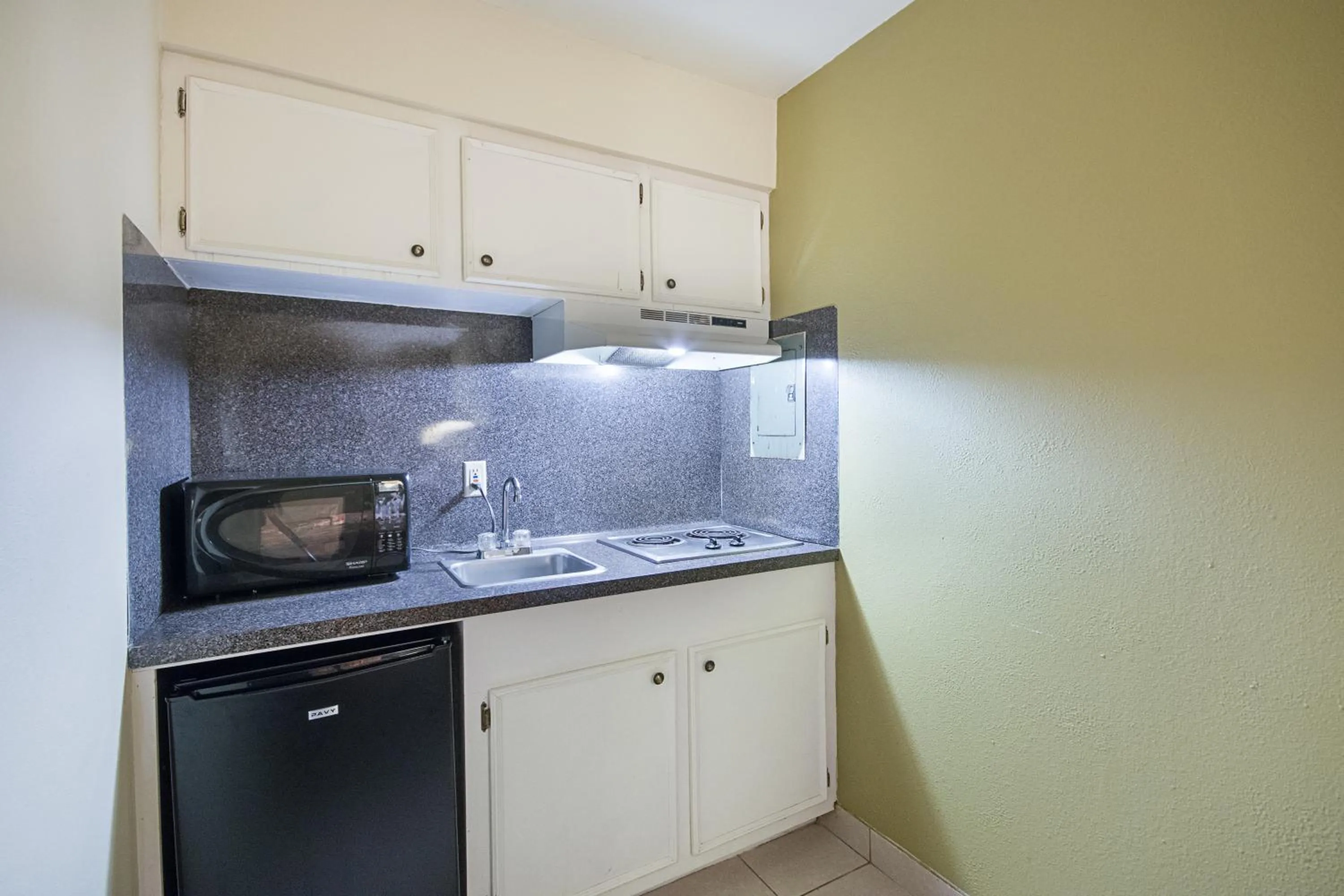 Kitchen or kitchenette in Motel 6-Livingston, TX