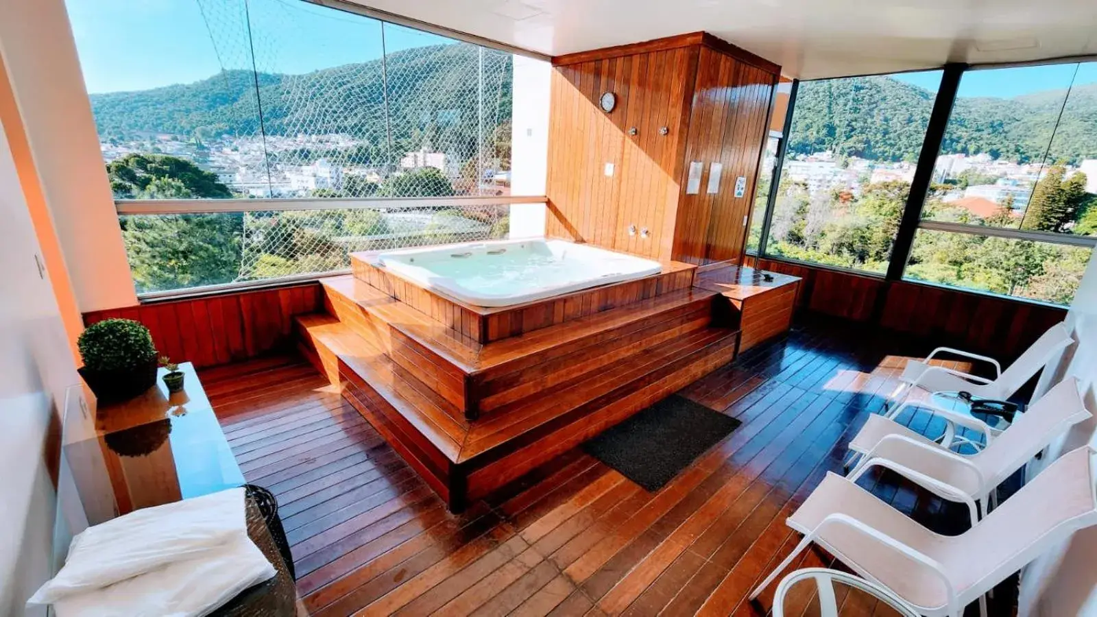 Hot Tub, Bed in Minas Garden Hotel Hot Tub, Bed in Minas Garden Hotel