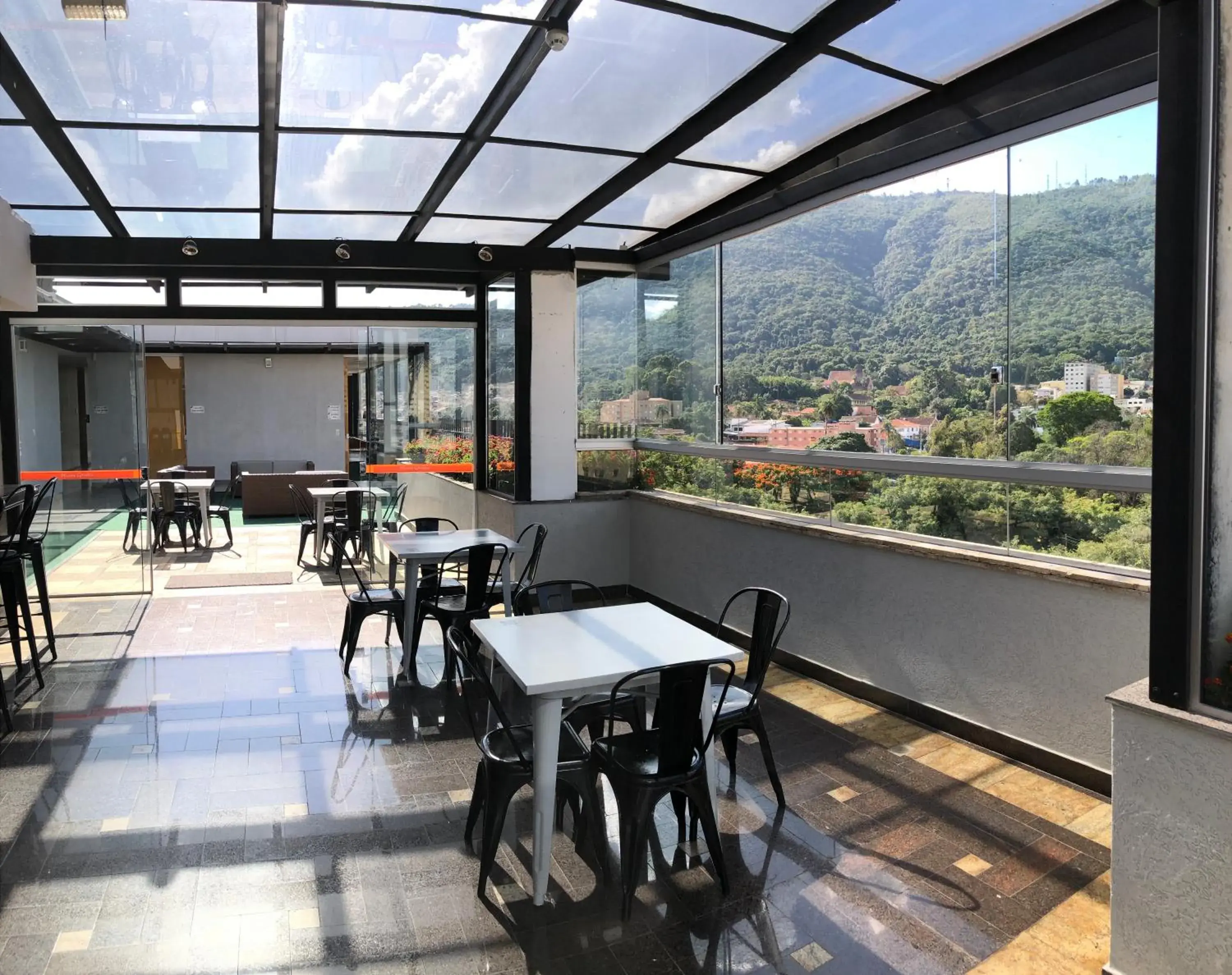 Lounge or bar in Minas Garden Hotel Lounge or bar in Minas Garden Hotel