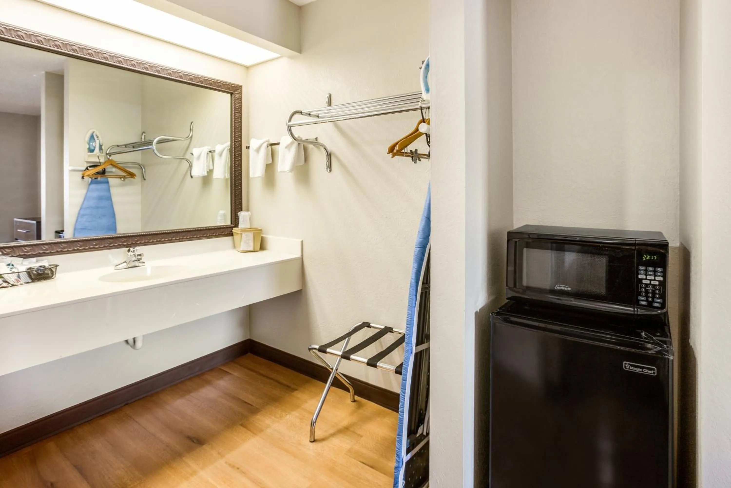 Bathroom in Red Roof Inn Fayetteville I-95