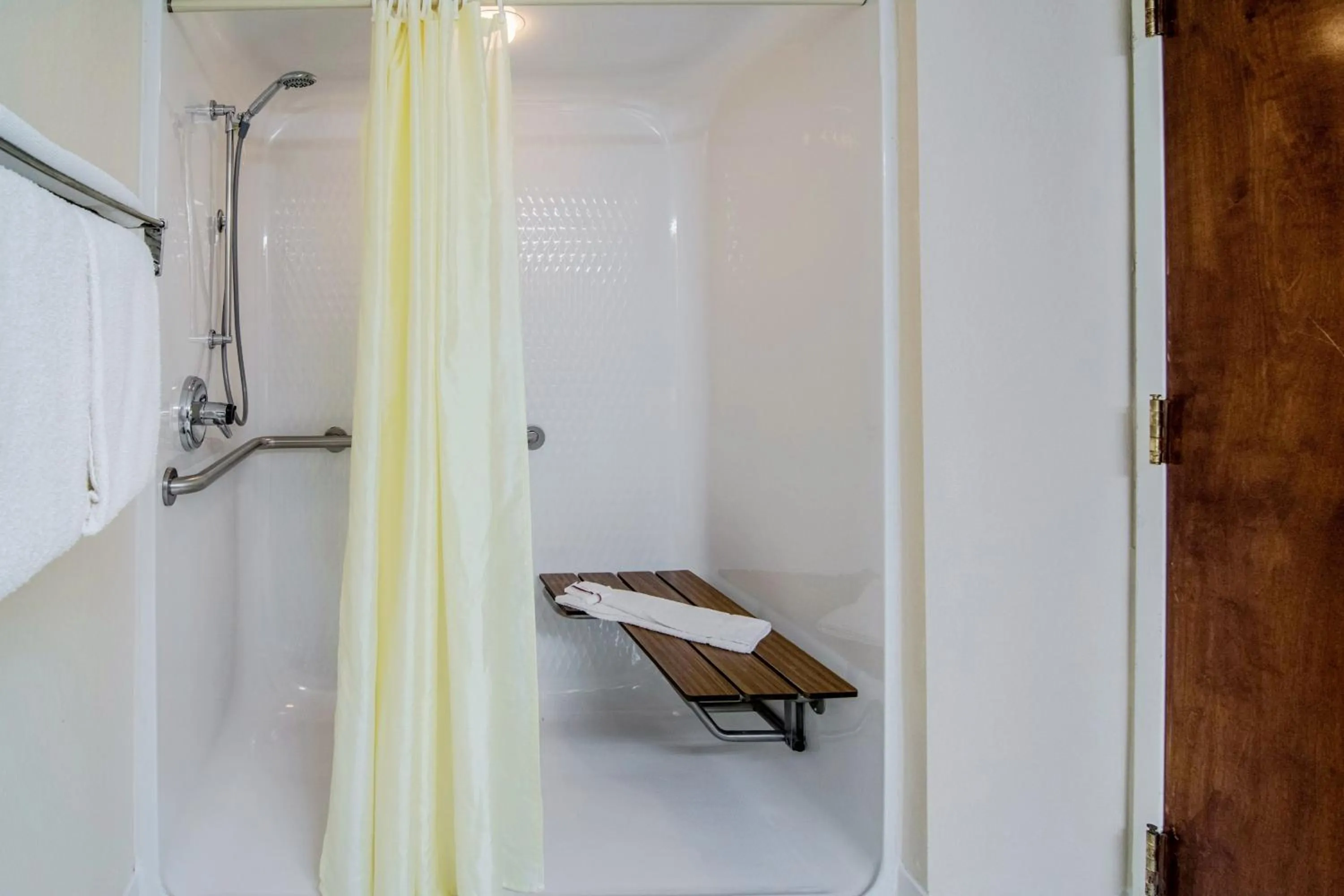 Bathroom in Red Roof Inn Fayetteville I-95