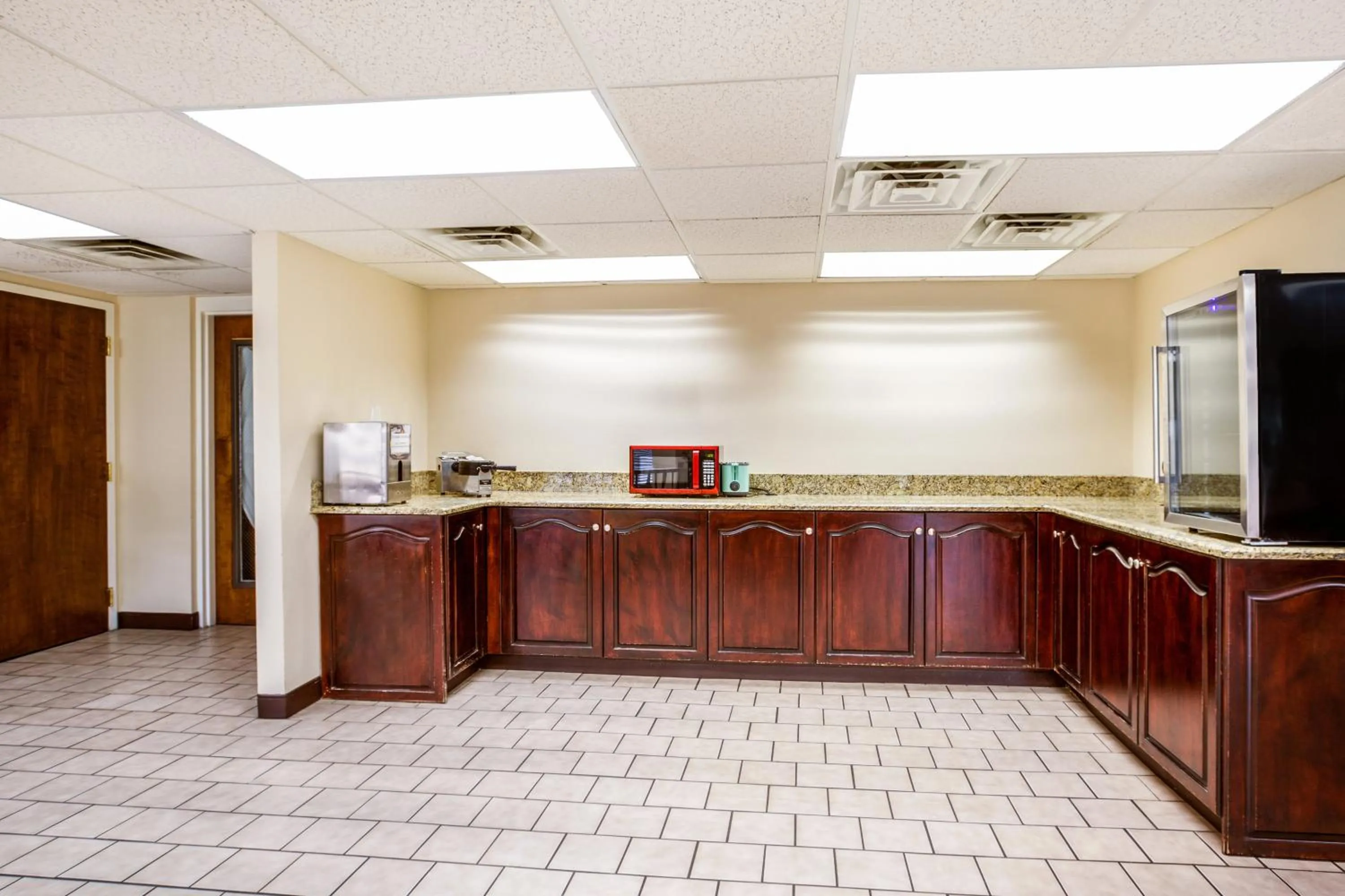 Breakfast in Red Roof Inn Fayetteville I-95