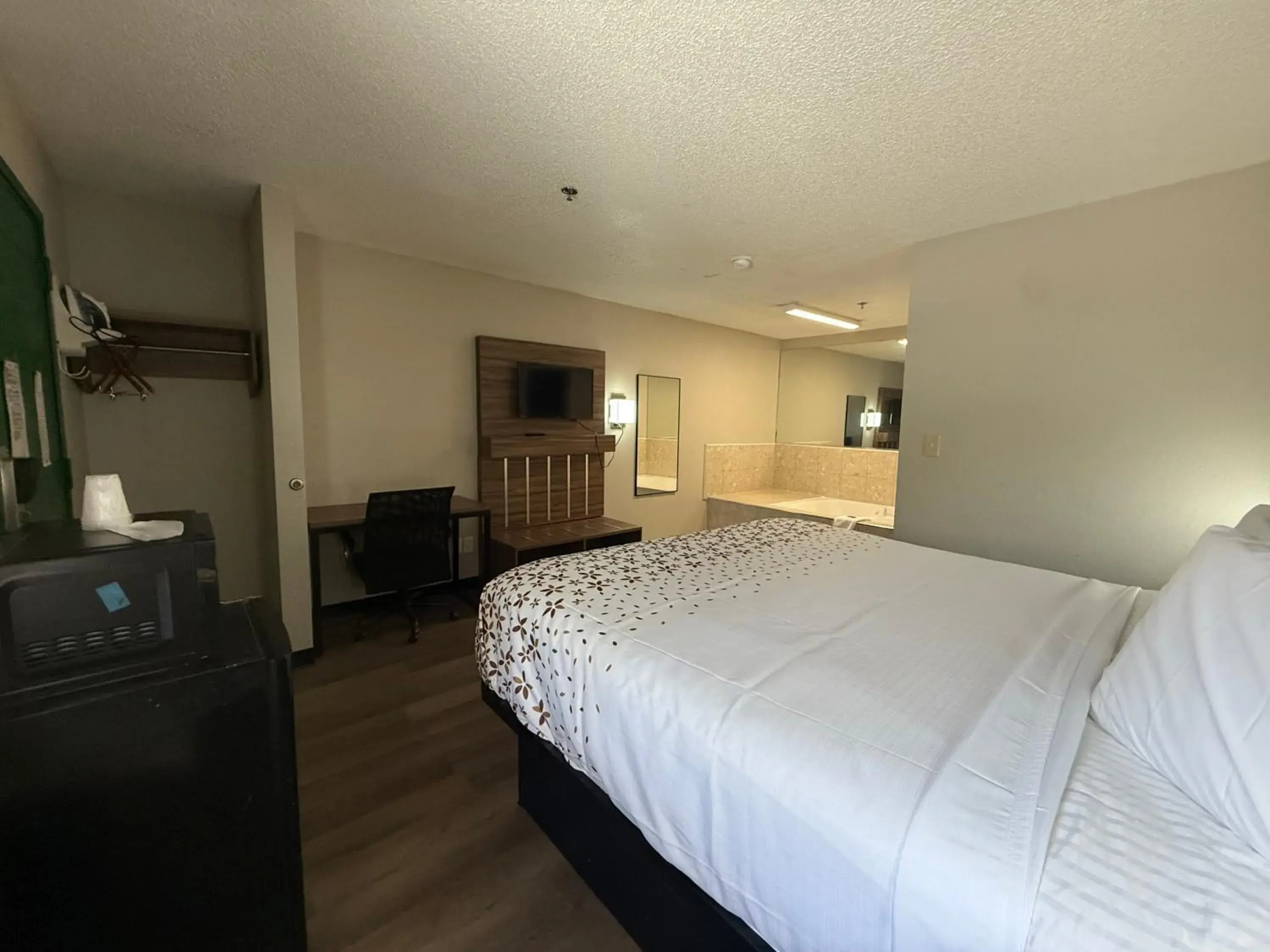 1 King Bed Jetted Tub Smoking in Country Hearth Inn & Suites Augusta 1 King Bed Jetted Tub Smoking in Country Hearth Inn & Suites Augusta