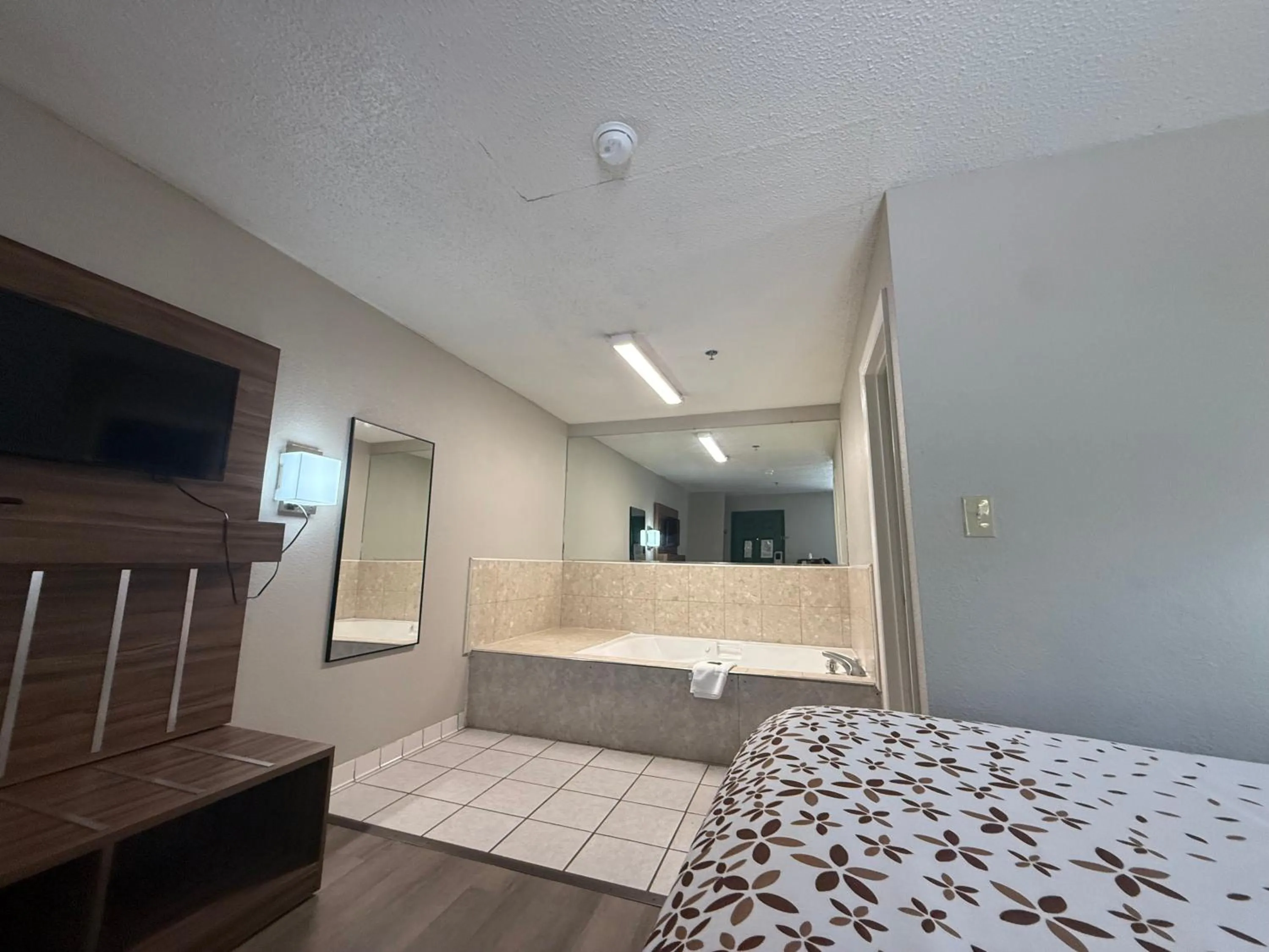 Bed in Country Hearth Inn & Suites Augusta