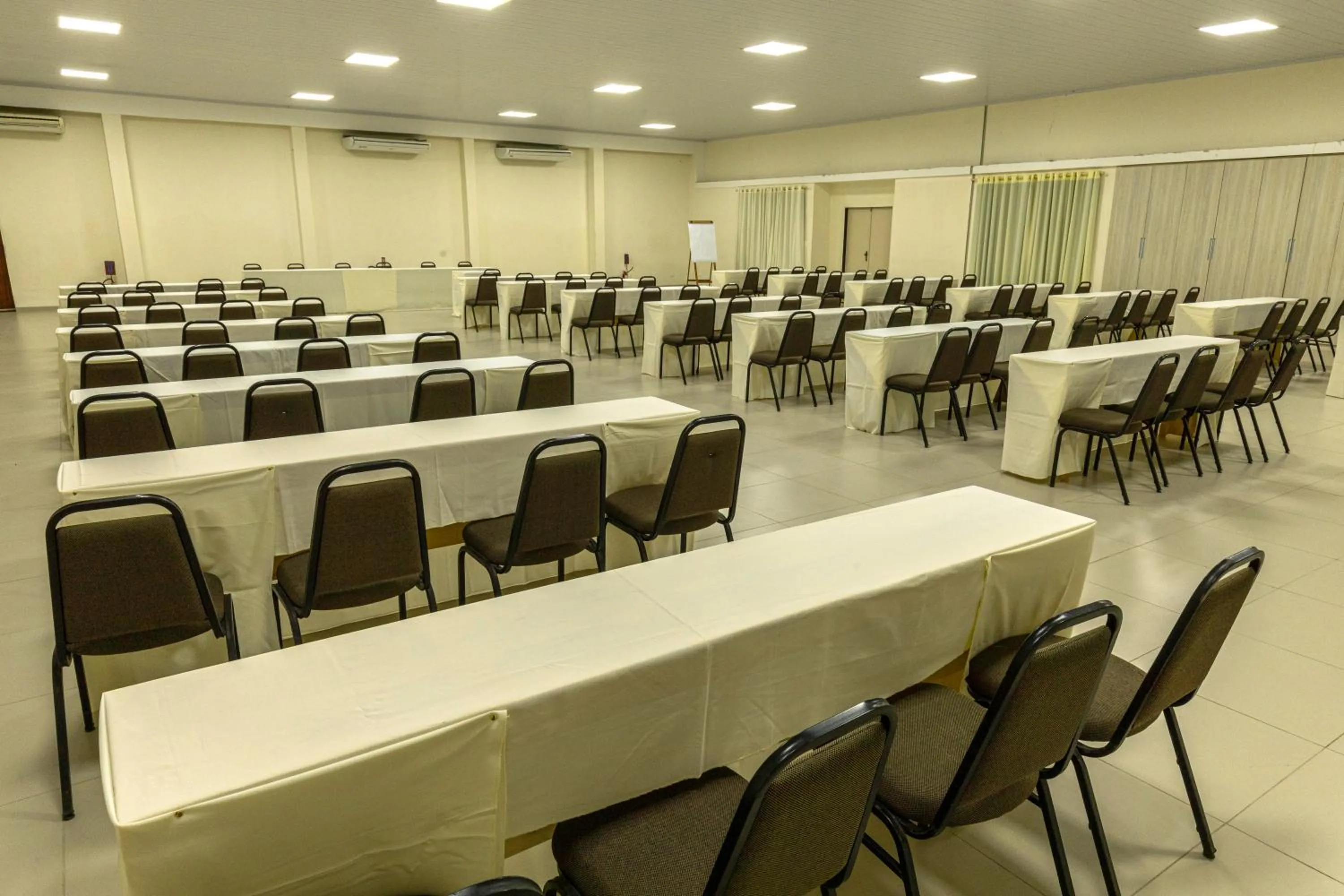 Meeting/conference room in Orange Praia Hotel