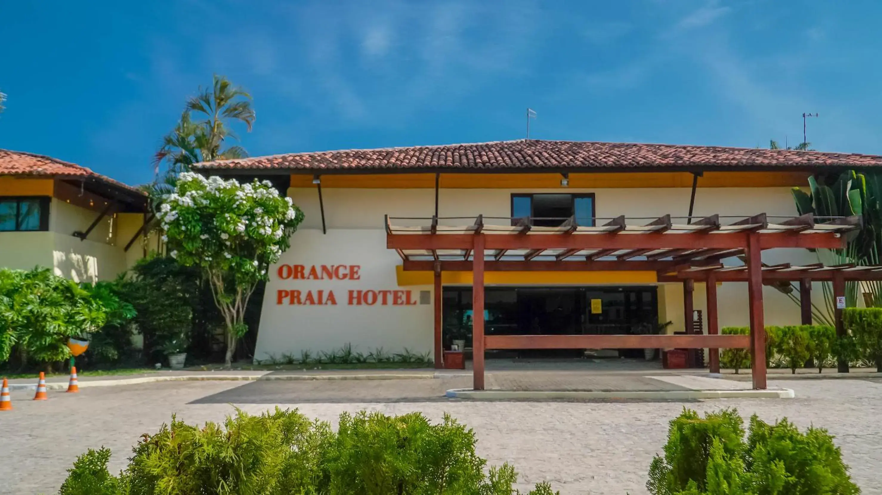 Facade/entrance in Orange Praia Hotel Facade/entrance in Orange Praia Hotel