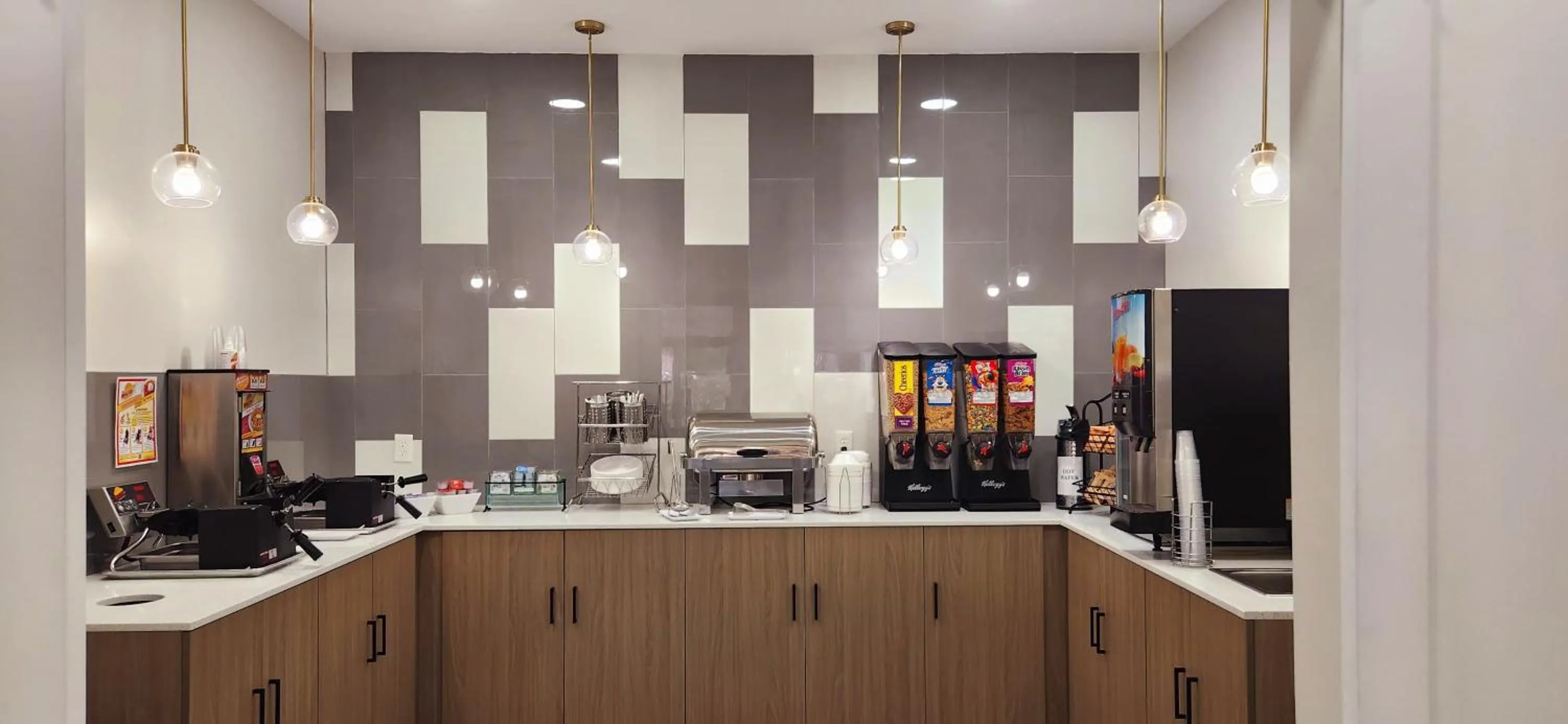 Breakfast in Americas Best Value Inn & Suites-Foley