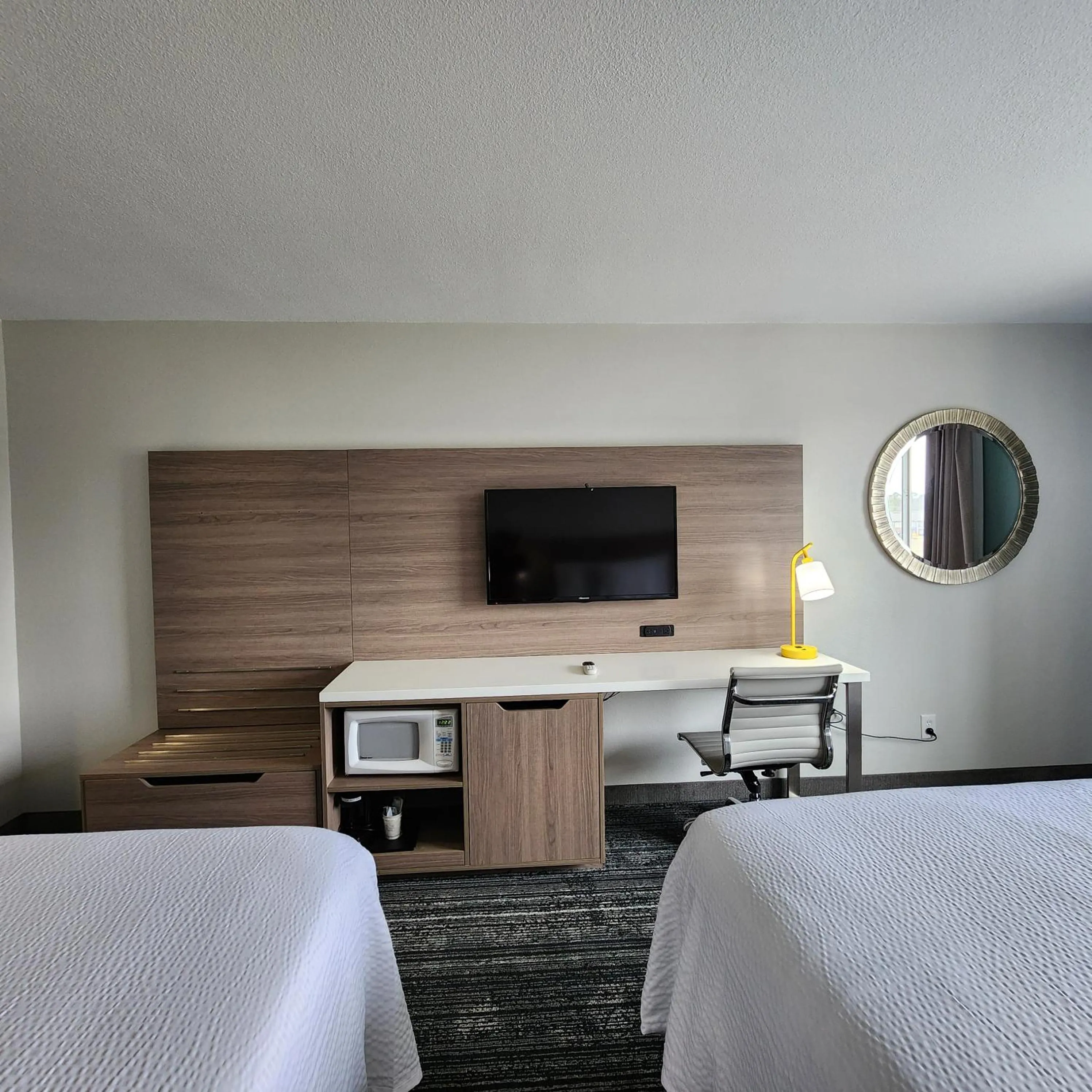 Bed in Americas Best Value Inn & Suites-Foley