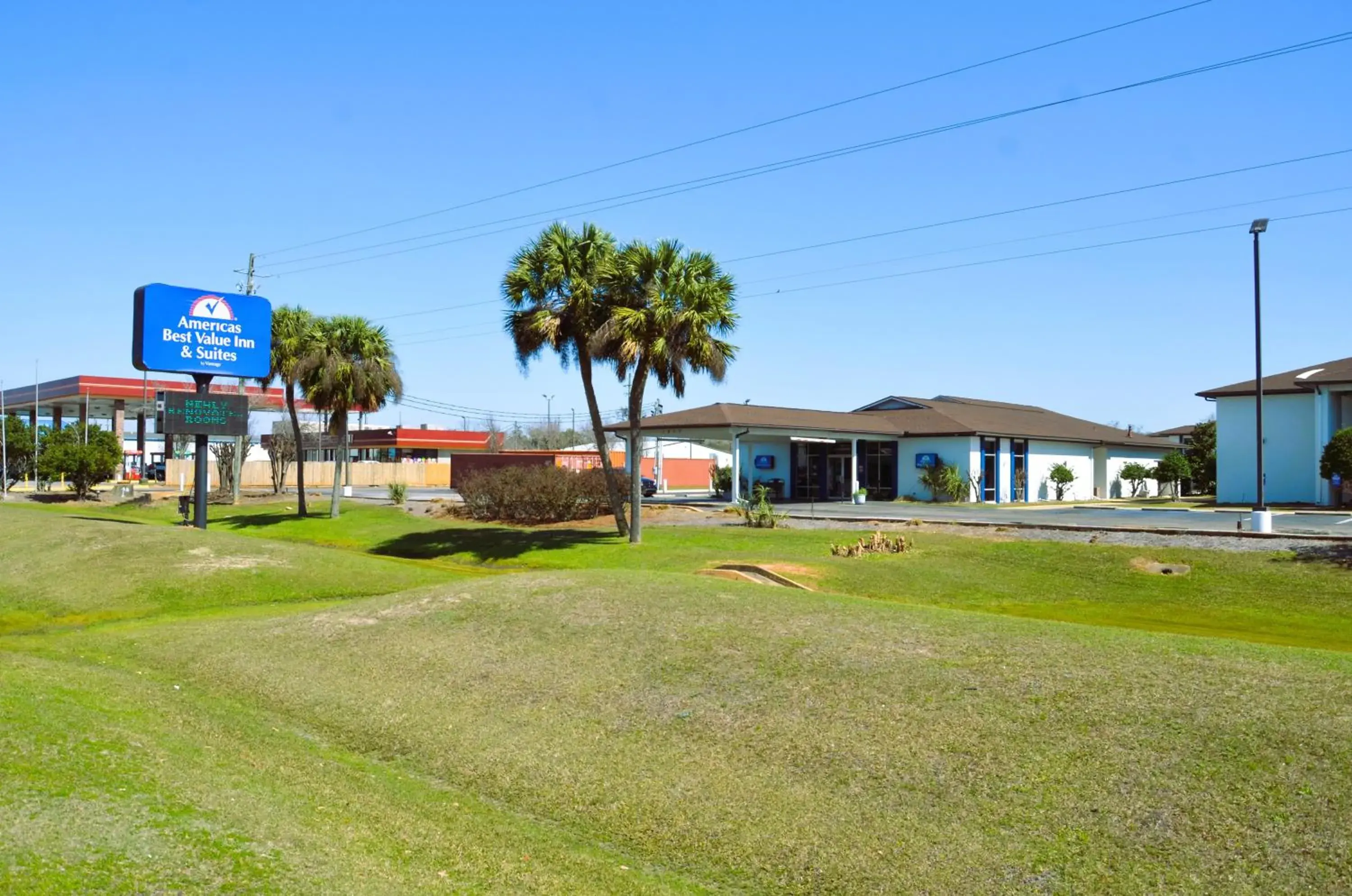 Property building in Americas Best Value Inn & Suites-Foley Property building in Americas Best Value Inn & Suites-Foley