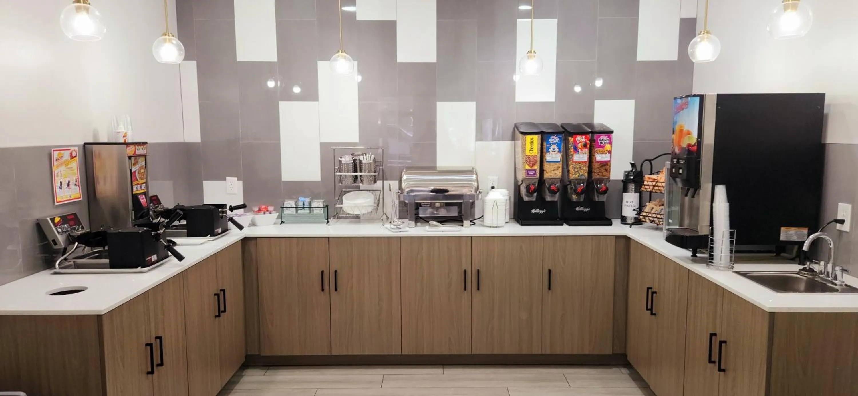 Coffee/tea facilities in Americas Best Value Inn & Suites-Foley