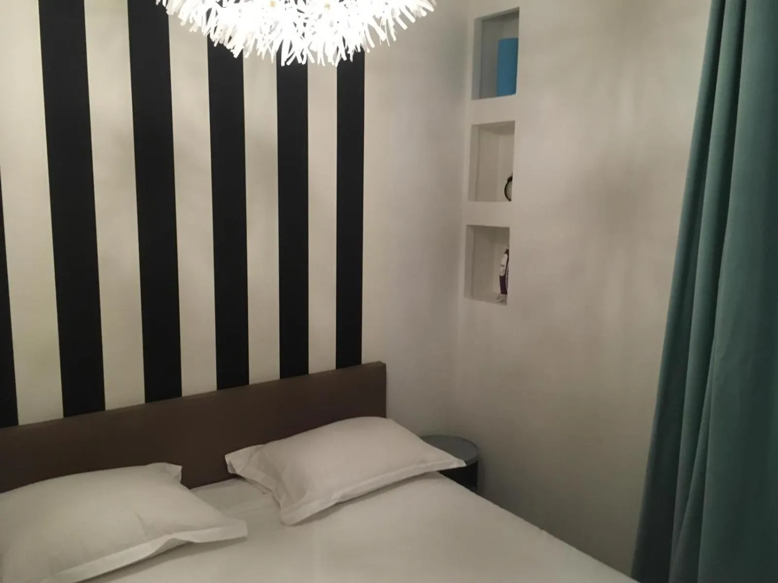 Bedroom, Bed in Bridgestreet - Opera Montmartre