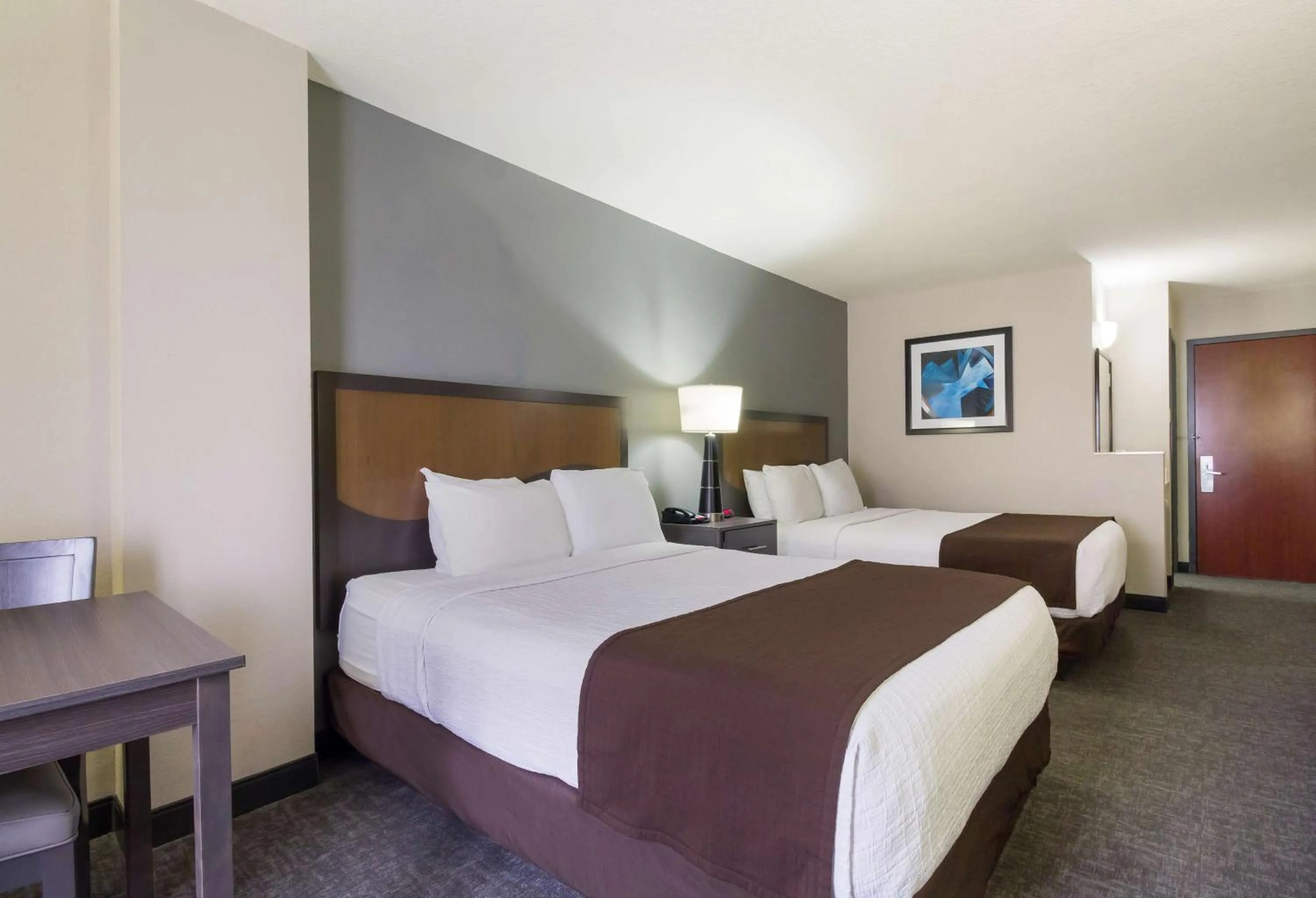 Bedroom in SureStay Plus Hotel by Best Western Houston Medical Center
