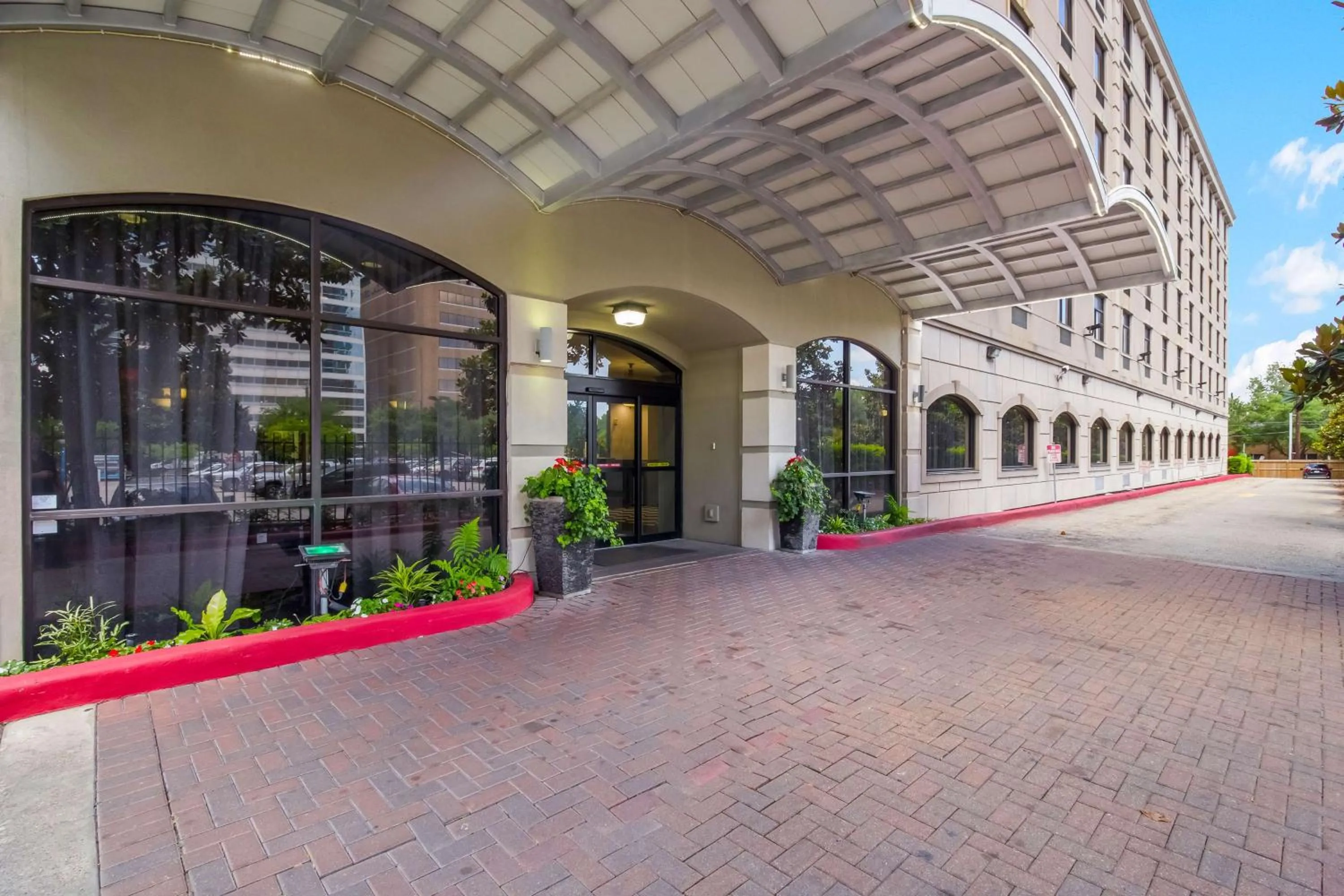 Property building in SureStay Plus Hotel by Best Western Houston Medical Center