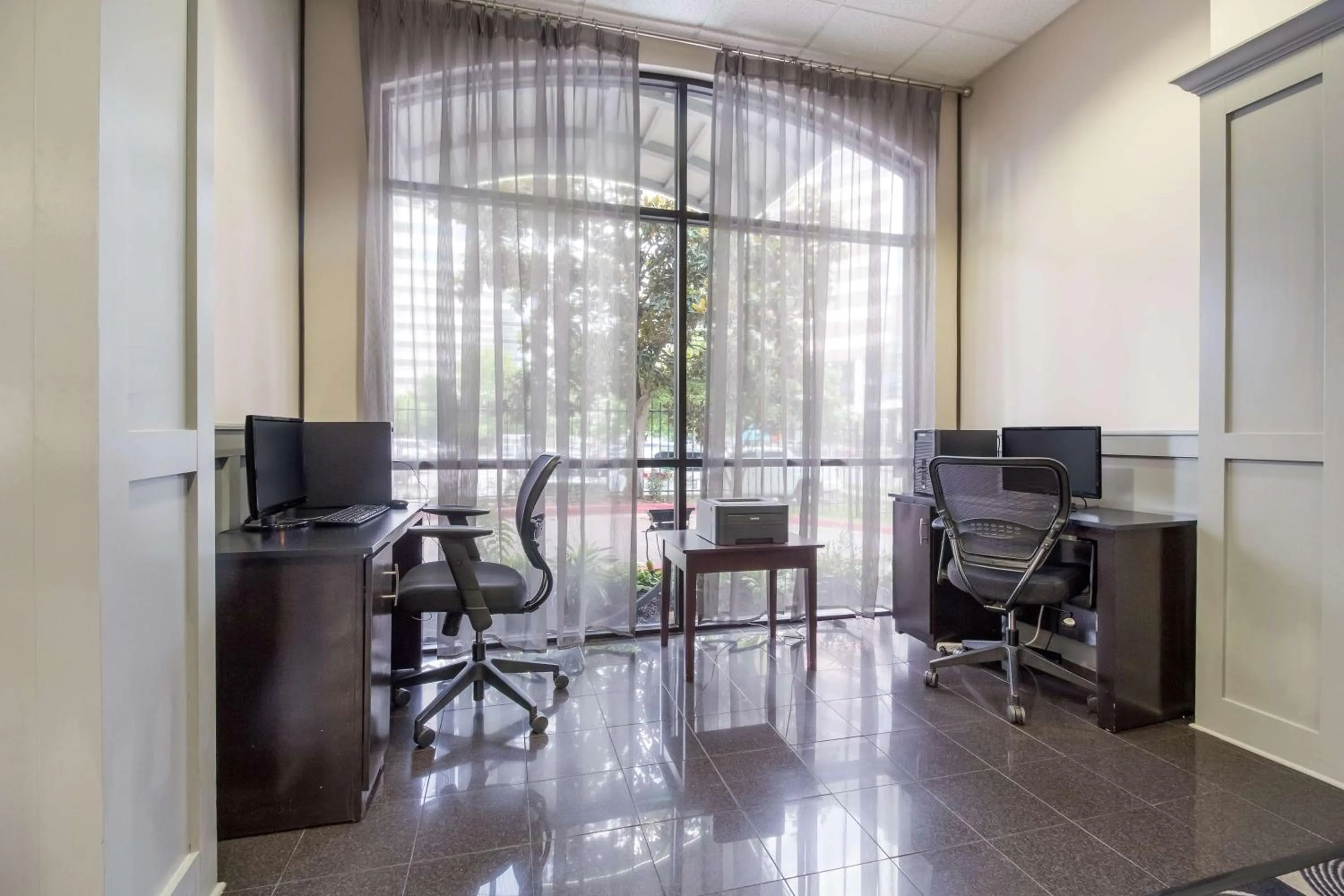 Business facilities in SureStay Plus Hotel by Best Western Houston Medical Center