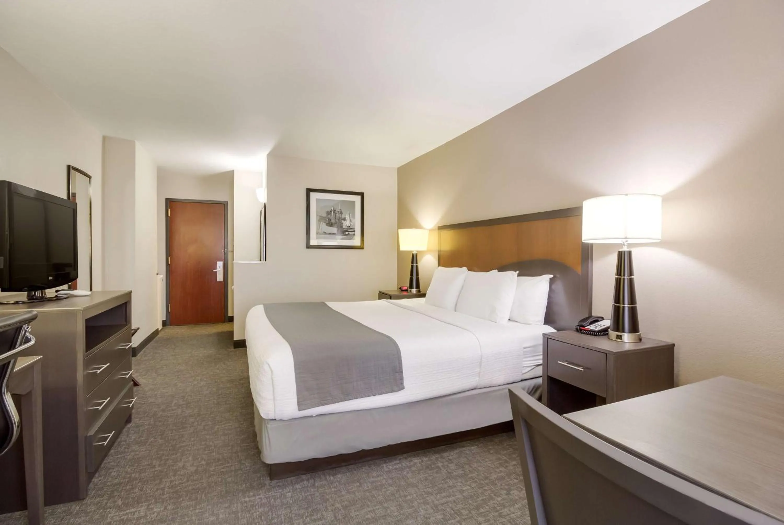 Bedroom in SureStay Plus Hotel by Best Western Houston Medical Center