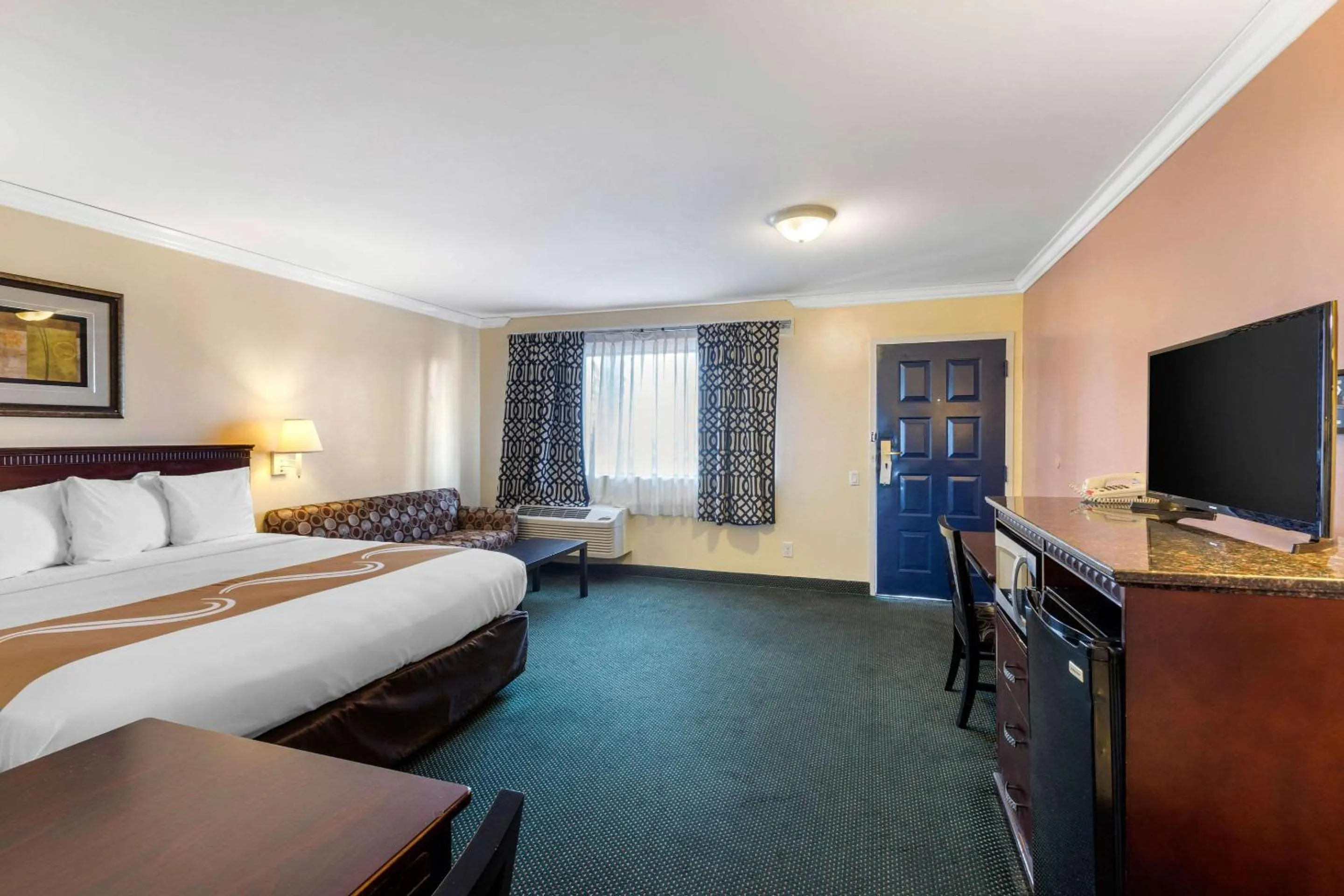 Photo of the whole room, Bed in Quality Inn